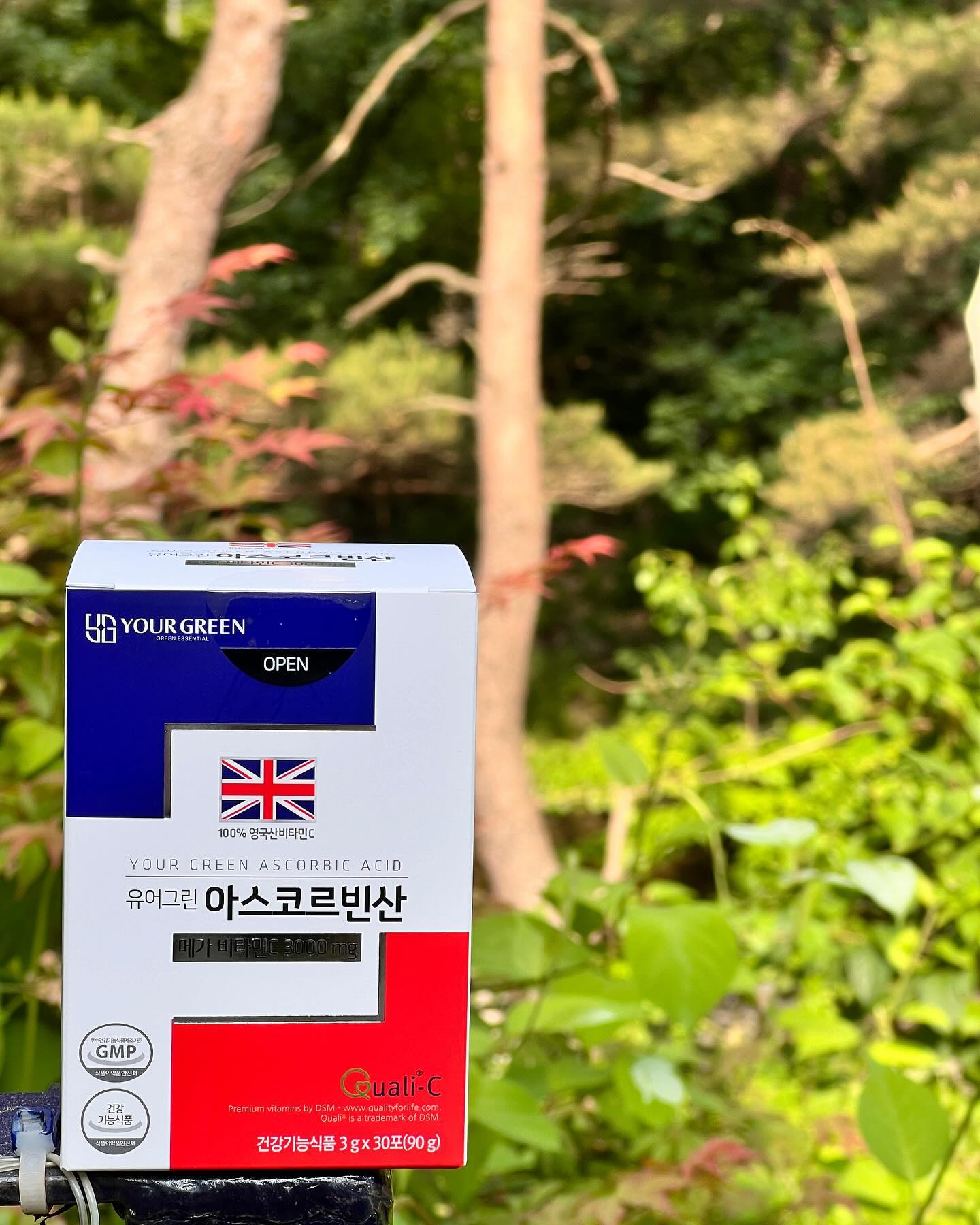 #협찬

yourgreen_official 에서 아스코르빈산 메가비타민C 를 선물받았습니다❣️

보통 비타민 C는 1000mg가 평균인데 
유러그린 아스코르빈산은 3000mg 함량되어 
만성 피로 회복에 더 도움을 준다고 합니다!

간단하게 제품 설명을 드리면🧐

1. 영국산 비타민 🇬🇧
- 비타민c는 주로 중국이랑 영국에서만 생산되는데 유어그린은 영국산 비타민입니다!

2. 약사가 직접 만든 제품👨‍⚕️
 - 다른 가루 비타민c보다 가루가 고와서 흡수가 빠르고 그만큼 효과도 빠르다고 합니다!

3. 무첨가 100% 비타민C 🍋
 - 시중에 있는 맛이 나는 비타민C는 설탕이나 유당 과당이 있는데 얜 비타민 100프로이라 단거 싫어하시는 분들께 추천 드립니다❣️

먹는 방법은 
❣️저 처럼 물에 타먹거나❣️
❣️입에 물을 머금고 제품을 입에 넣어서 먹거나❣️

편하신 방법으로 섭취하시면 합니다!
지치기 쉬운 여름에 비타민으로 피로 회복하세요🍋

#유어그린 #아스코르빈산 #메가비타민C #제품제공