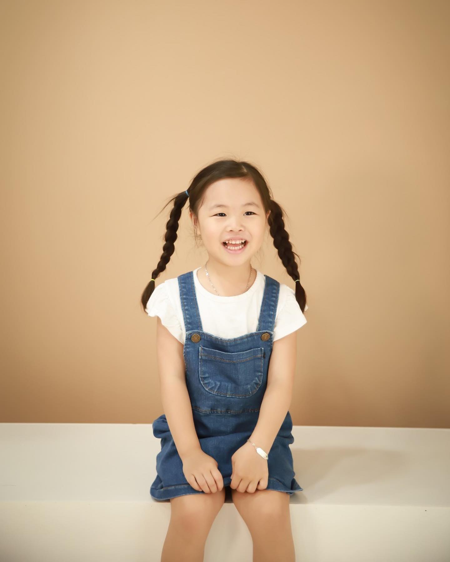 서빈이 50일 촬영하러 갔다가
울소유도 찍어줬는데 너무 예쁘다
👧🏻내사랑내공주내딸🩷🩵🩷🩵

#50일촬영 #주니어촬영 #가족사진 #50일 #임신 #둘째 #딸둘맘 #가족스타그램 #딸스타그램 #첫째 #사랑둥이 #애교만땅 #family #임산부 #5살어린이 #키즈카페 #키즈 #어린이 #직접고른드레스 #구두신고 #촬영 #가족촬영 #woman #천사 #없으면보고싶고 #여성의류 #피팅모델 #주니어모델 #키즈모델 seong__jun_kk so.you__p