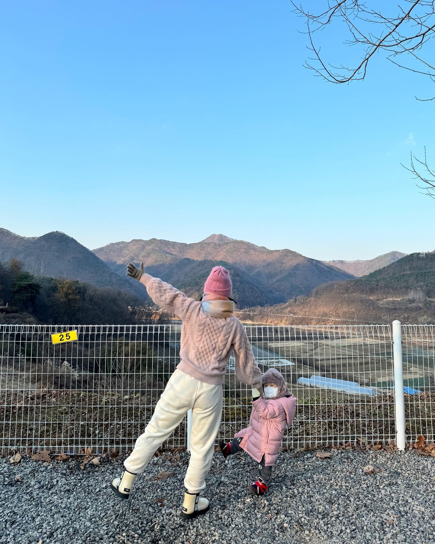 .
캠핑하면 그리들
그리들하면 에델코첸이지
그리들에다 소곱창부터 쭈삼까지
아침 점심 저녁 다해먹었다👍🏻
동계캠핑 매력있네..🩵