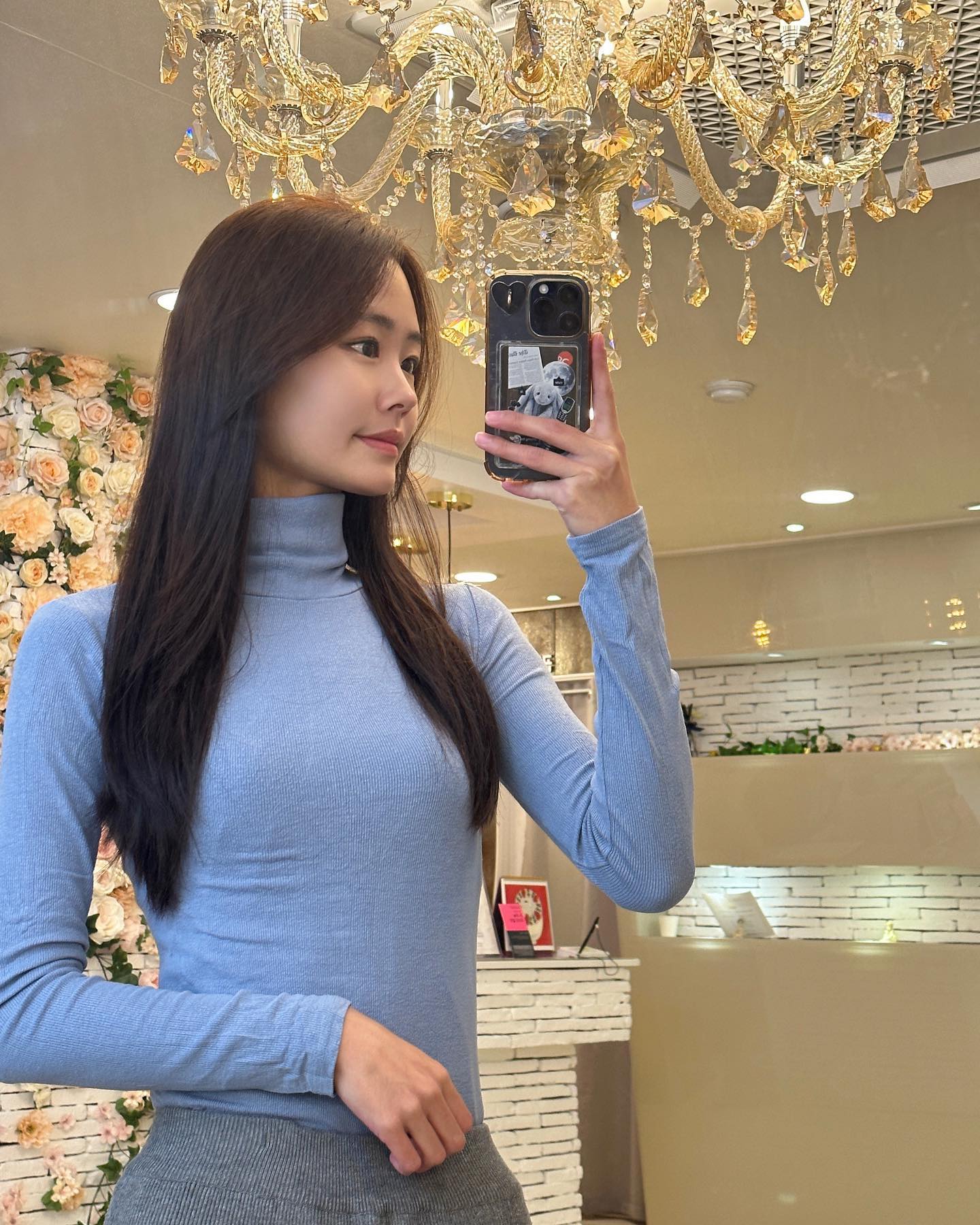 오늘도 힐링 관리타임 •◡•

벨라인 에스테틱 선릉점 이제 2회차인데
매번 친절함, 섬세함에 반하구,,
관리쌤 데콜테 마사지 스킬에 완전 녹아버린 ꯁ

겨울이라 피부 건조하고 예민하고 난리도 아닌데
확실히 관리 함 다녀오면 훨씬 나아지는 기분이라
더 열심히 다니고 싶어지는 듯 !

bella_in_aesthetic 
#관리의날 #벨라인에스테틱 #벨라인에스테틱선릉점 #에스테틱샵  #피부관리실 #선릉에스테틱