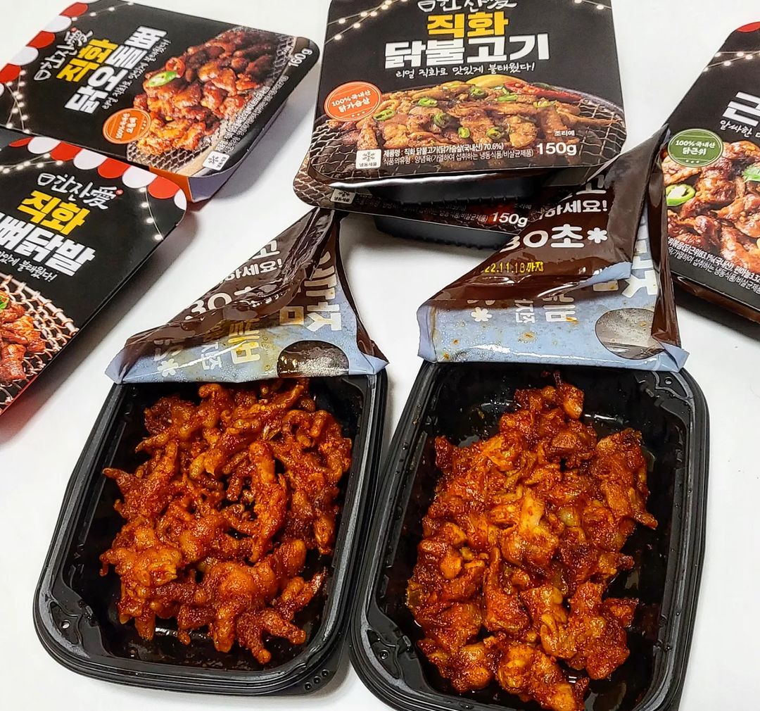 쎔또먹 on Instagram: “#협찬 한잔애 👉 포장마차에서 먹던 그맛 그대로 간편하게 집에서 즐기는 매콤한 안주들 리얼직화로 구워 불맛 불향이 솔솔 🔥 🐔 무뼈닭발, 닭오돌뼈, 닭근위볶음 닭