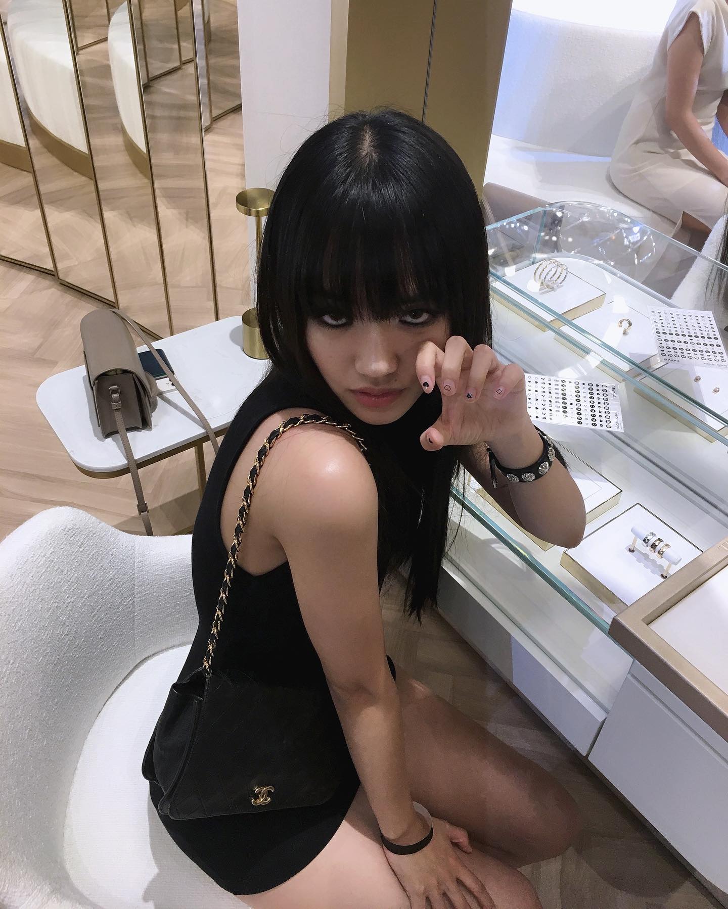 coco🐈‍⬛🖤

chanelofficial eyesmag
#eyesmagxCocoCrush #샤넬 #코코크러쉬 #코코크러쉬팝업 #CHANEL #CHANELFineJewelry #CocoCrush #CrushStory