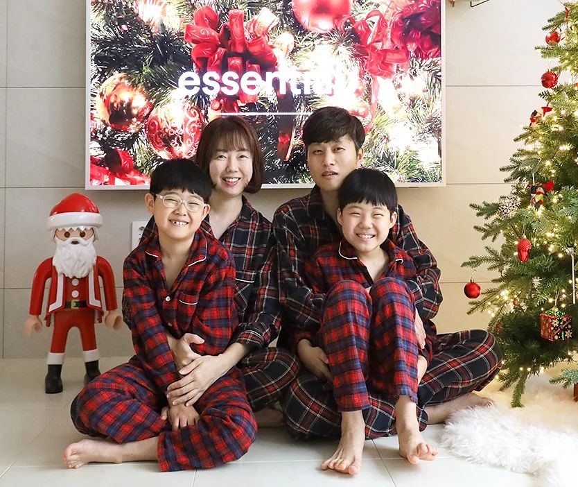 🎅🎄
메리크리스마스!!
다시한번 말하지만 규시키만 카메라 보고
웃으면 제대로 나오는 가족사진이다.
말걸지 말고 입은 웃자
-
#merrychristmas
#메리크리스마스