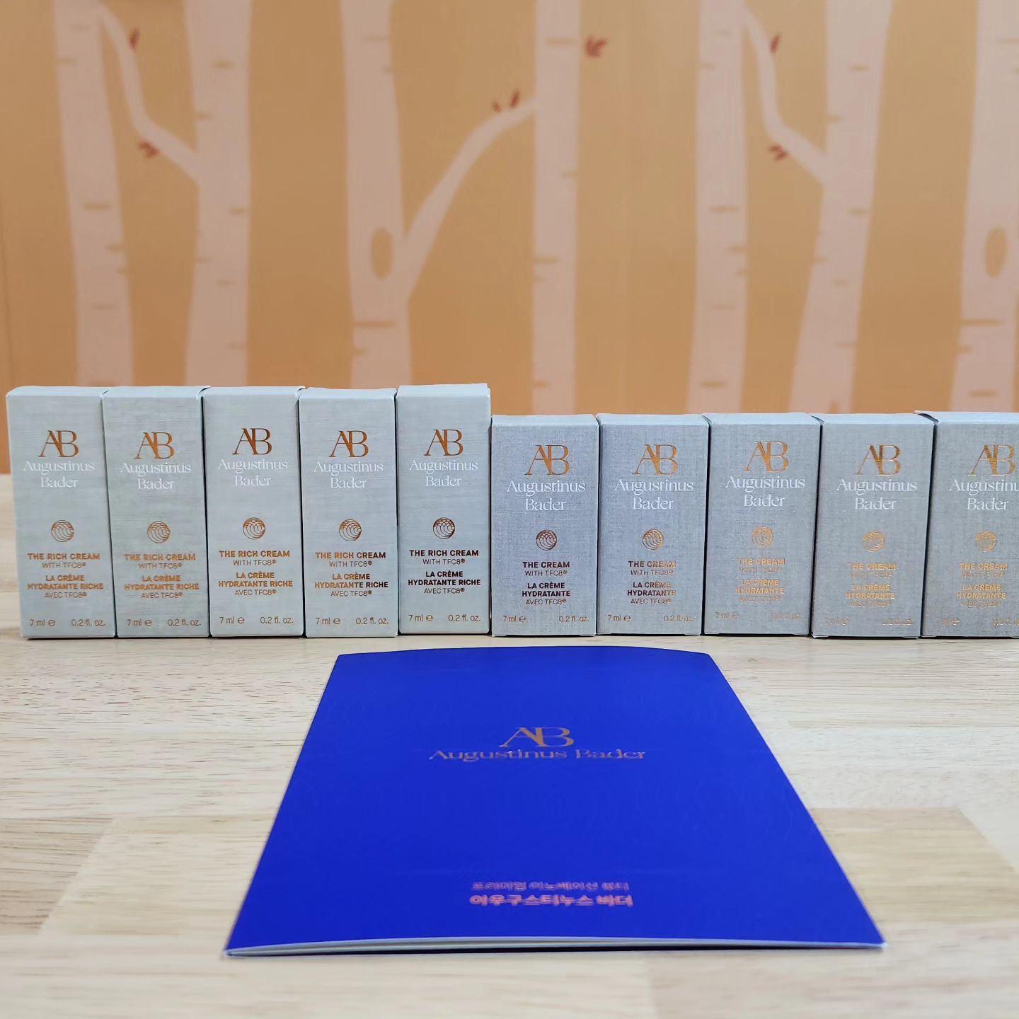 #광고

27일간 사용해본 아우구스티누스바더 더 리치크림 

정말 평생 쟁여놓고 싶을 정도로 만족스럽다.

단 한 번만 써도 느껴진 피부결 정리!
꽉 찬 수분감!
은은한 광채
+나는 붉은기도 살짝 정리되어
더 만족!

처음 바르고 난 다음날 아침
세수하면서 너무 놀랬었다
이게 내 피부 맞나..
정말 보돌보돌해서 내 얼굴에서 그런 느낌은 너무 오랜만이라 감격스럽기까지 했다.

정말 찐! 추천!

 #아우구스티누스바더 #효과그이상의크림 #TheCreamThatWorks #더리치크림 #더크림 #TFC8® #AB아이코닉 augustinusbader.kr