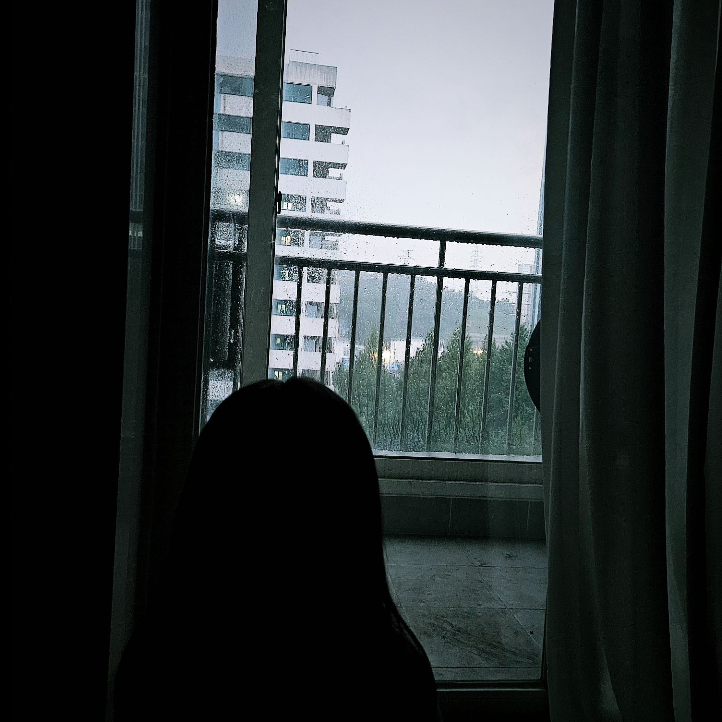 #천둥번개 를 기다리는 아이

크면 클 수록 날 닮아가는 우리 딸♥︎
엄마도 어릴때 비가 쎄게 오는 날은
빗소리 들으면서 번개와 천둥을 기다렸었어 ㅎㅎㅎ

#그엄마에그딸
#비피해없길
#자연이연주하는오케스트라