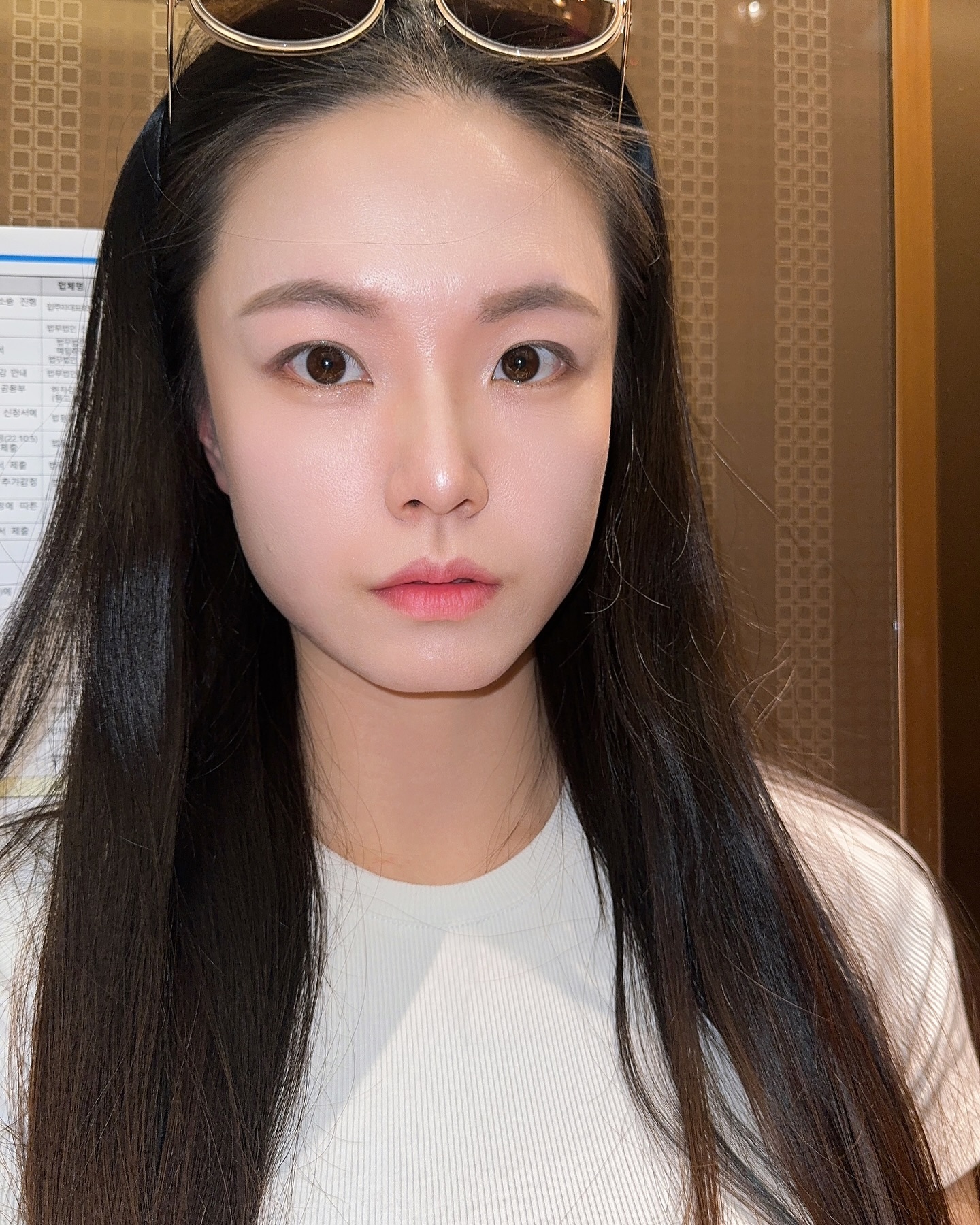 애미화장한날
후면카메라는 어딜 보고 찍어야 동공 초점이 맞는건지 알다가도 모르겠다