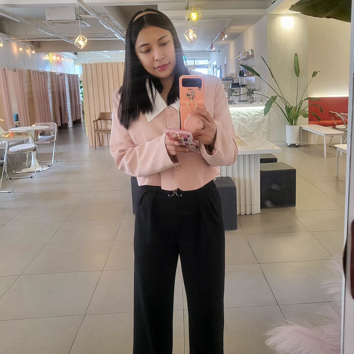 🧒🏻 아들이랑 쇼핑하고 
☕️ #카페 #데이트 🍨  날씨 넘 좋다 🌸