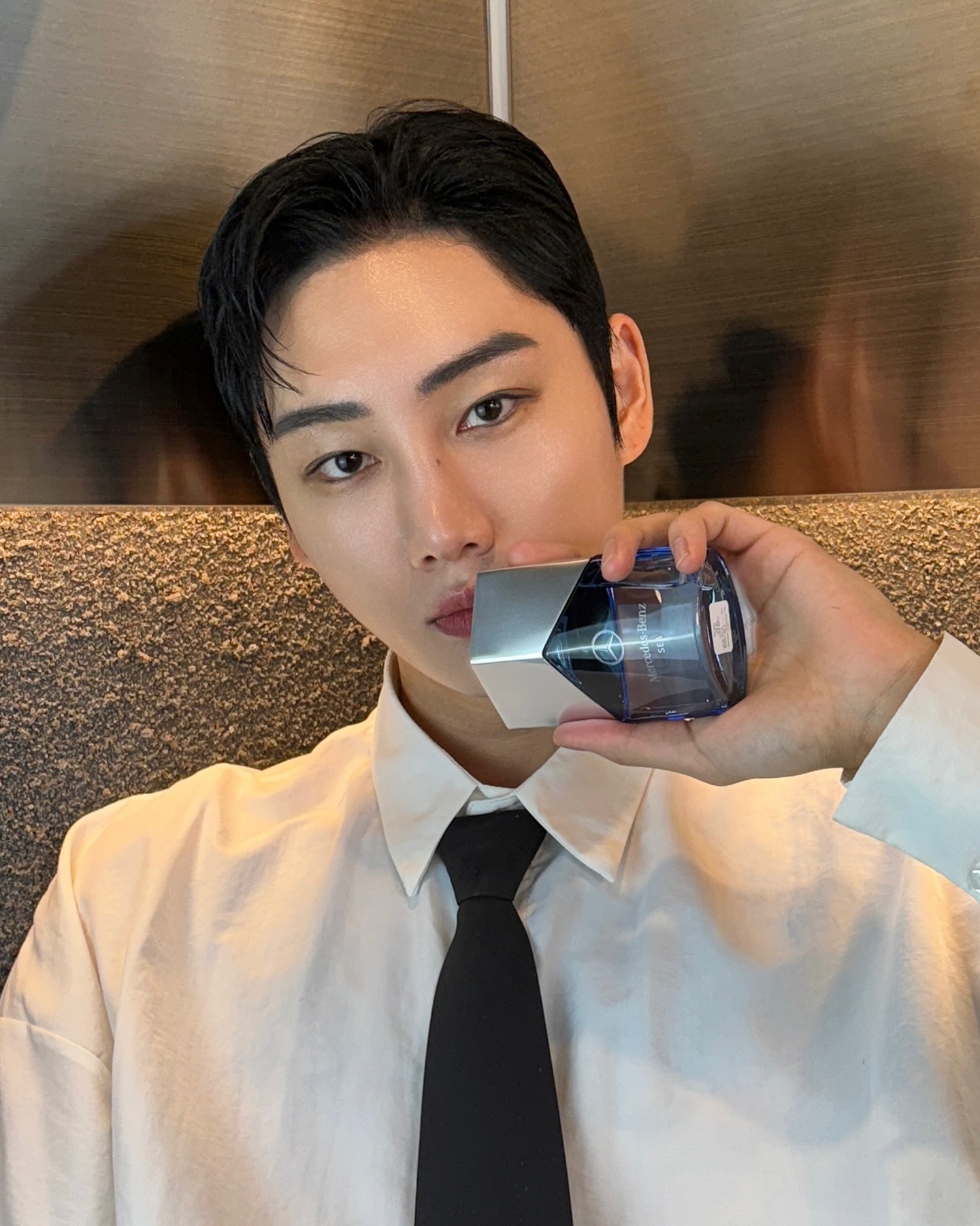 #제품협찬 

남자의 매력요소중
중요한 한가지중 하나는 향기 아닐까요?

같은 베이스를 공유하면서 각각의 요소를
독립적으로 표현해낸 벤츠 LSA 향수
✨✨✨

LSA 벤츠향수는 3가지 테마로 구성되어 있는데요 
*LAND 푸제르 우디향

*SEA 푸제르 마린향

*AIL 푸제르 시트러스향

이렇게 3가지향을 만나 볼 수 있습니다

벤츠 LSA는 올리브영 에서 시향 및 구매 가능하다고 하니 다들 구경 가보시는거 어떨까요?
🙋🏻‍♂️🙋🏻‍♂️🙋🏻‍♂️

#ceobeautylife #mercedesbenz #벤츠향수 #lsa #lsaland #lsasea #lsaair #푸제르우디 #푸제르마린 #푸제르시트러스 #벤츠향수신제품