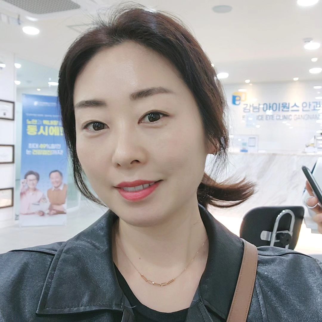 #협찬 eyeonce_eyeclinic #아이원스안과 #신논현역안과

안과검진 정기적으로해줘야해요~
남펴니랑 손잡고 강남아이원스안과 다녀왔어요!

첨단 장비로 눈의 전체적인 상태를 검사하고 상담도 받았어요. 꼼꼼하고 정밀한 검진 후,  원장님께서 진료해주셨어요.
그저.. 노안이고 건조증인가 싶었는데.. 눈을 더 소중히하고 더 신경써서 관리해야겠더라구요. 

소개 방문시 최대 46% 할인 이벤트 적용 및 
IPL 안구건조증 서비스제공해요. 
프로모션 혜택받고 👀 건강 챙기자구요!

#강남역라식전문 #신논현안과 #강남아이원스안과 #일상 #신논현역라식 #강아지 #스마일라식전문 #클리어스마일라식 #강남스마일라식 #리뷰 #강남시력교정 #스마일라식