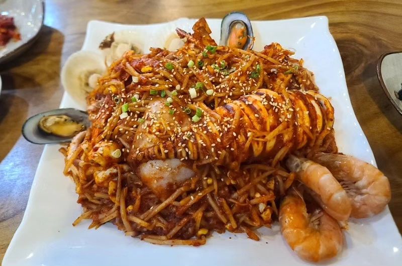 미조리해물찜 본점 (해물찜, 아귀찜)

1. 주소: 대구 동구 동호로9길 70 // 신서동 551-2 1층
* 안심역 3번 출구에서 250 m 거리, 도보 2분 소요

2. 영업시간: 매일 10:00 ~ 22:00 

3. 연락처: 053-961-2800
4.단체이용가능

5. 포장, 배달가능
6. 예약가능

7. 주차가능

god_mijori 
#미조리해물찜본점 #안심역맛집 #해물찜맛집 #대구동구맛집