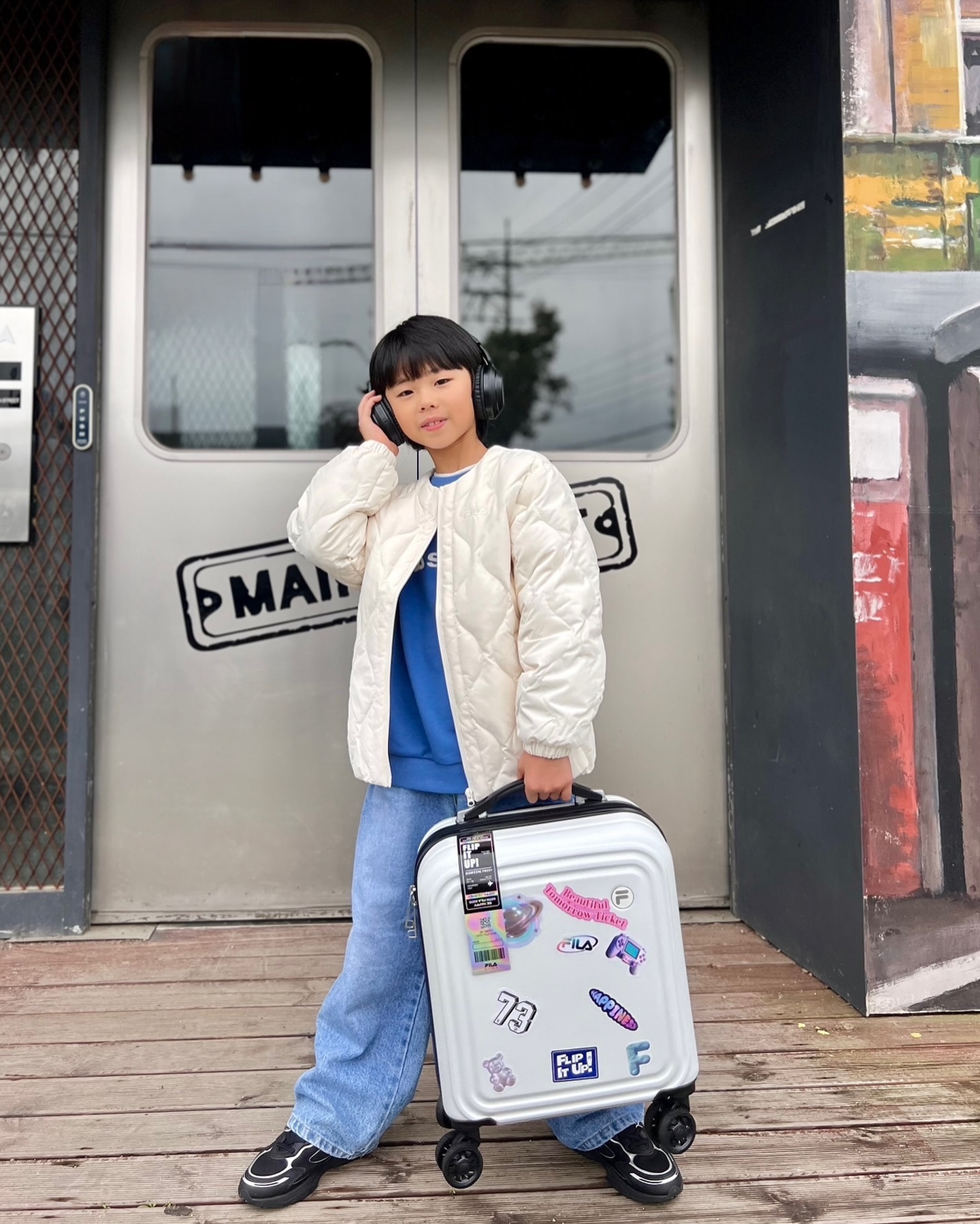 #제품협찬  filakids 

.
.
.
-휠라키즈와 함께하는 추석여행🚉

-여행갈때  간단한 아이들 짐 넣고 다니기 좋은 사이즈의 캐리어

-휠라키즈에서  추석캐리어 사은품 이벤트를 하고 있어요 이모들
-추석빔 장만하고 선물로 받은 캐리어에  넣어서 명절 지내러 go!

✔️휠라키즈 HAPPY JOURNEY 여행 캐리어 증정
9월 6일 ~ 소진시까지 / 휠라키즈 30만원 이상 구매고객 대상
 ‘여행 캐리어 + 스티커팩‘ 증정

.

 #Filakids #휠라키즈 #휠키버디즈3기
#버디구스다운#키즈경량패딩#휠라키즈캐리어#키즈캐리어#추석사은품#사은행사