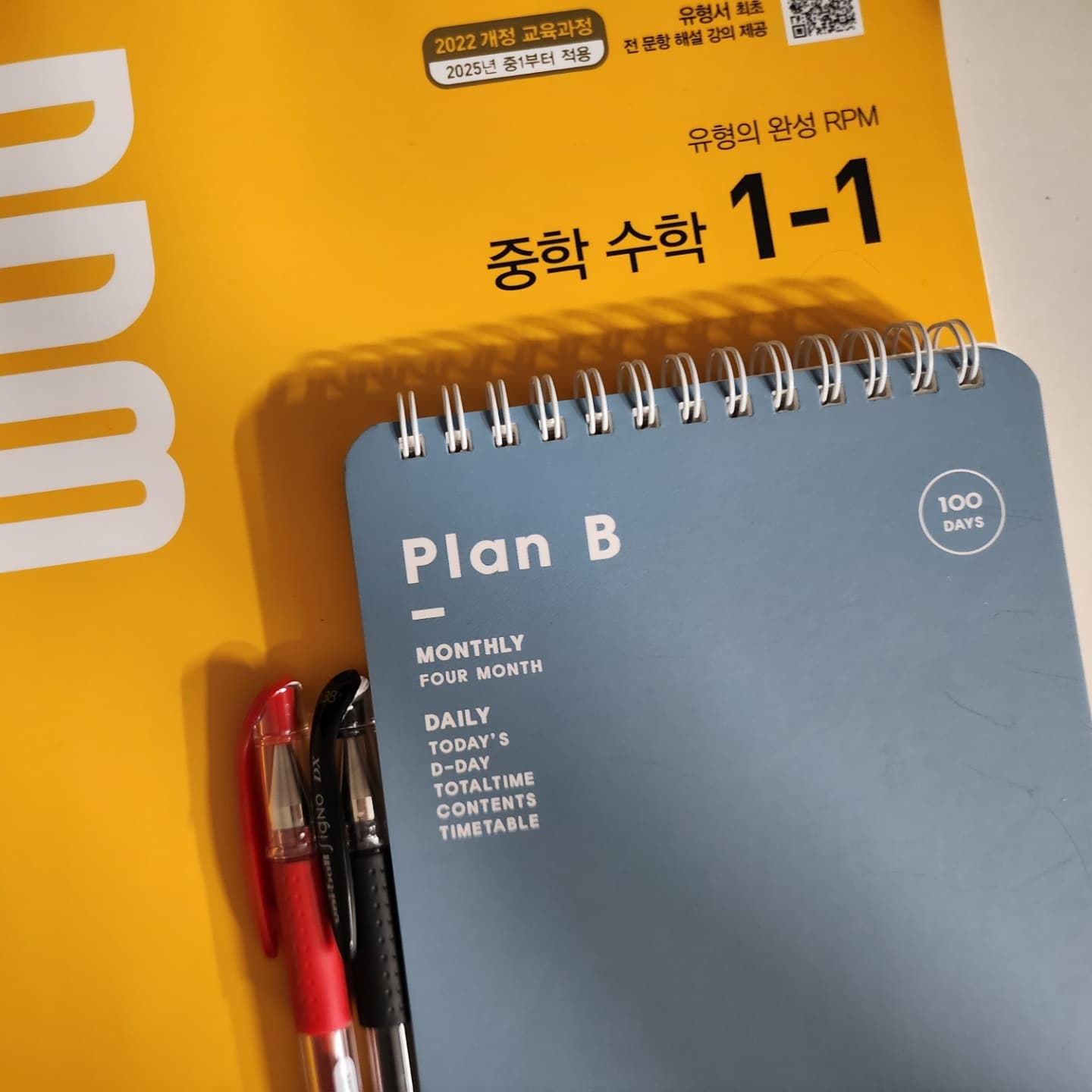 🌼 개념원리 RPM 물개챌린지 종료
11일동안 8시간23분, 총 662문제 완료
짬짬이 공부하는 동안 즐거웠고 챌린지는 끝났지만 완북해볼 예정❣️

_
#개념원리챌린지 #물개챌린지 #중1 #수학
#수학의시작 #개념원리 #RPM중1 
wonri_with