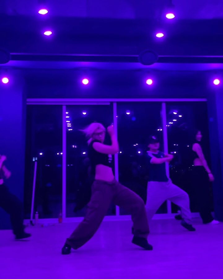 💰 🌳 
-
귓가에 맴도는 말 노웨이….
아 재미져요!!🫶🫶
-
#choreography __tama______ 
#music kendricklamar - #moneytree 
uplydance_ 
-
#tamachoreography #kendricklamar #choreo #dance 
#video #dancevideo #코레오 #코레오그래피 #댄스 #춤 #비디오 #댄스비디오