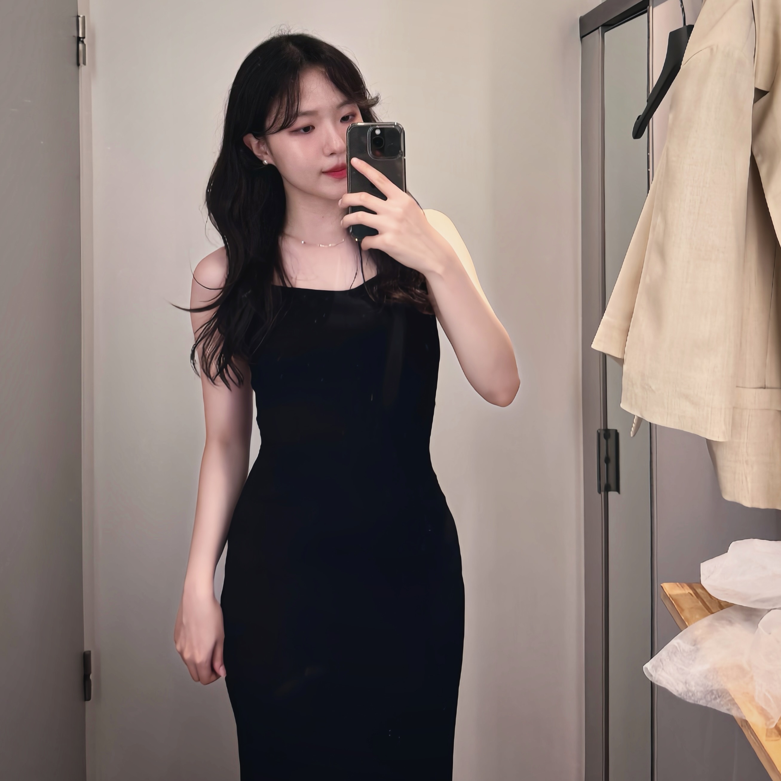 결국 충동구매하고 한달이 다 되어도 입고 갈 곳을 찾지 못한 불쌍한 코스 원피스🙏🫠🫧

#cos #코스 #코스원피스