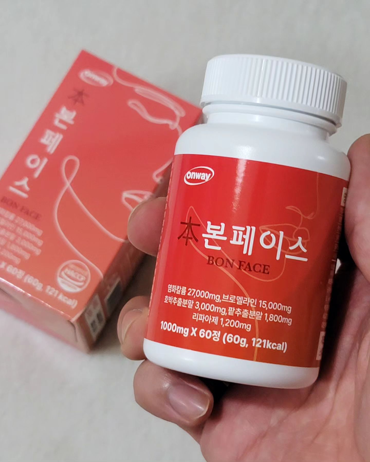 #협찬
'
하루 딱 두알로 채워지는 자신감!🧖🏻‍♂️✨️
온웨이 onway_official
[본페이스]
'
온웨이 본페이스는,
붓기완화에 도움을 주는 시너지 부원료 호박 + 팥+ 리파아제까지 함유한 제품입니다!🙆🏻‍♂️👍🏻
'
한통에 단백질 분해효소 브로멜라인이 15,000mg, 칼륨이 27,000mg 함유되어 있습니다! 브로멜라인은 파인애플 유래효소로 붓기제거에 도움이 되며 칼륨은 나트륨 배출을 원활하게 해줍니다!🍍🌟
'
한국인의 1일 목표섭취량을 고려한 과학적인 함량으로 아침마다 얼굴이 몰라보게 달라지시는 분이나 손발이 잘 붓어서 불편함을 느끼시는 분들께 추천드립니다!🧖🏻‍♂️✨️
'
◾️온웨이 네이버 스마트스토어 
https://smartstore.naver.com/onwaymall
'
호박즙으로 크게 효과를 보지 못하거나 평소 짜고 자극적인 음식이나 육류 섭취가 많으신 분들께 온웨이 본페이스 추천드립니다!🙋🏻‍♂️
'
#본페이스 #브로멜라인
#붓기빼는법 #얼굴붓기 #붓기빠지는음식 #얼굴붓기빼는법 #성형붓기 #붓기제거 #칼륨많은음식