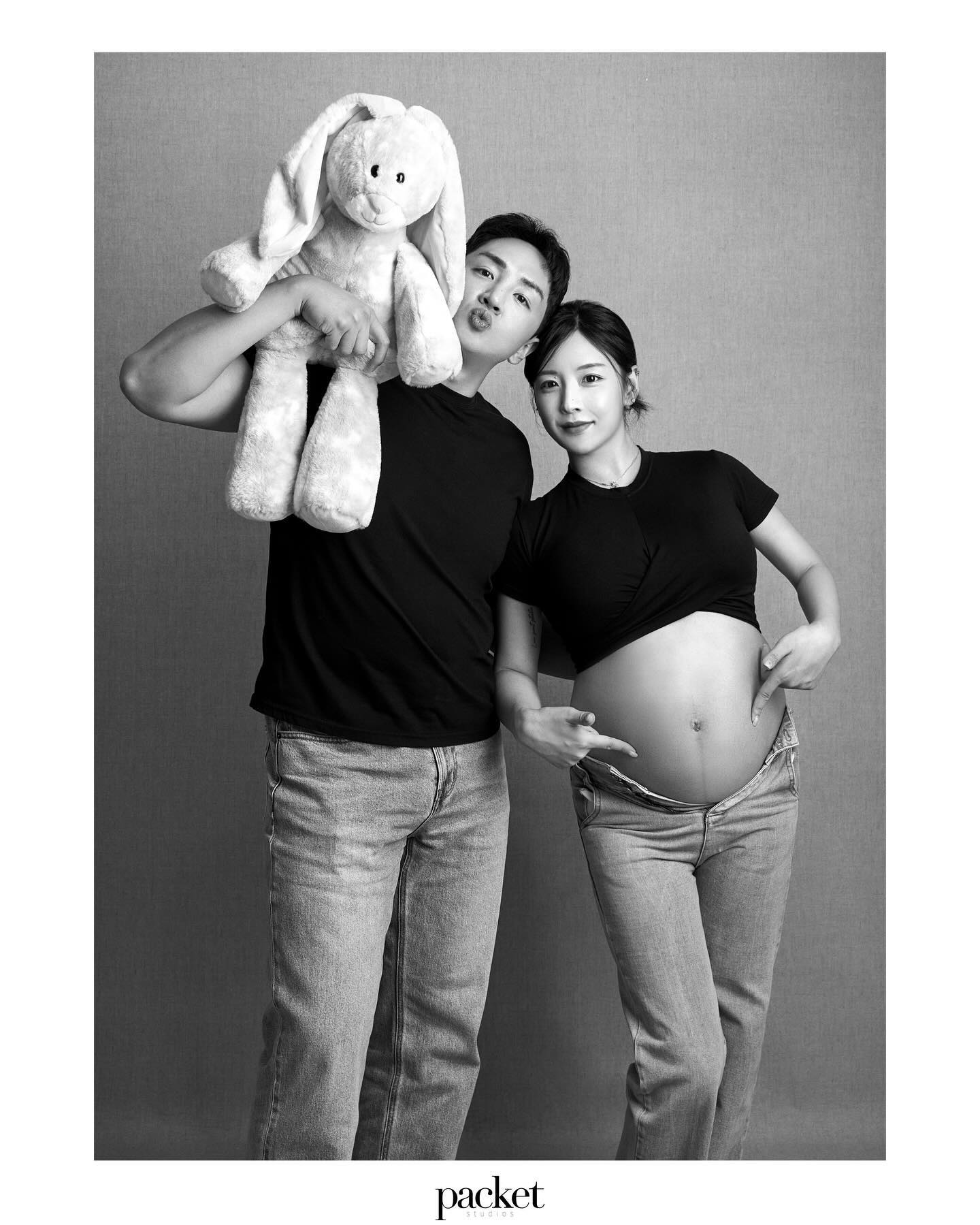 D-40day

스튜디오 예약해놓고 셀프촬영 해버리기📸
(띠용씨 얼른 방 빼고 다음달에 봐요 ♥ )

#만삭  #만삭셀프사진 #셀프스튜디오 #후회없는선택 #임신9개월 #임신33주 #임신후기 #예비맘 #👼🏻 #18키로증가 #숨쉬기힘들다