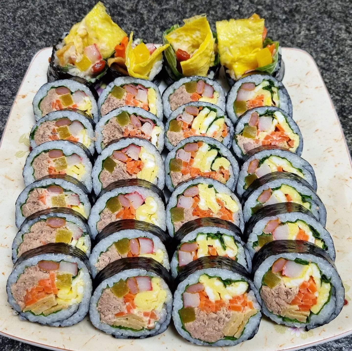 참치김밥 만들기🙂

#참치김밥#김밥#집김밥#김밥만들기#참치#food#homemadefood#instafood#onthetable#맛스타그램#맛있다그램#먹방스타그램#먹스타#밥#온더테이블#인스타푸드#음식#음식스타그램#집밥그램#푸드스타그램#집밥#집밥스타그램#홈쿡#오늘요리#homecook#cook#요리스타그램#요리#협찬환영