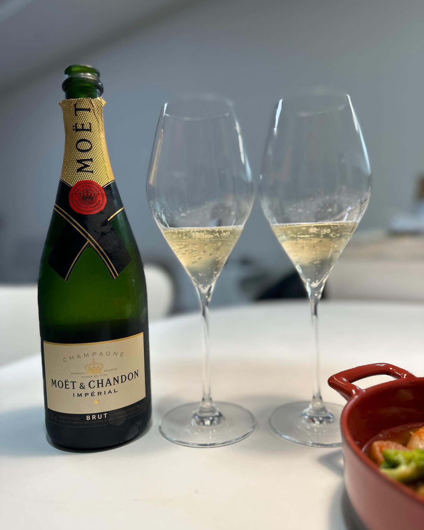 오랜만에 마신 모엣샹동은 여전히 상큼하네요.🥂
새벽에 마시는 와인은 꿀맛~
.
#wine #moetchandon #와인 #샴페인 #모엣샹동 #와인스타그램 #취미스타그램 #샴페인스타그램