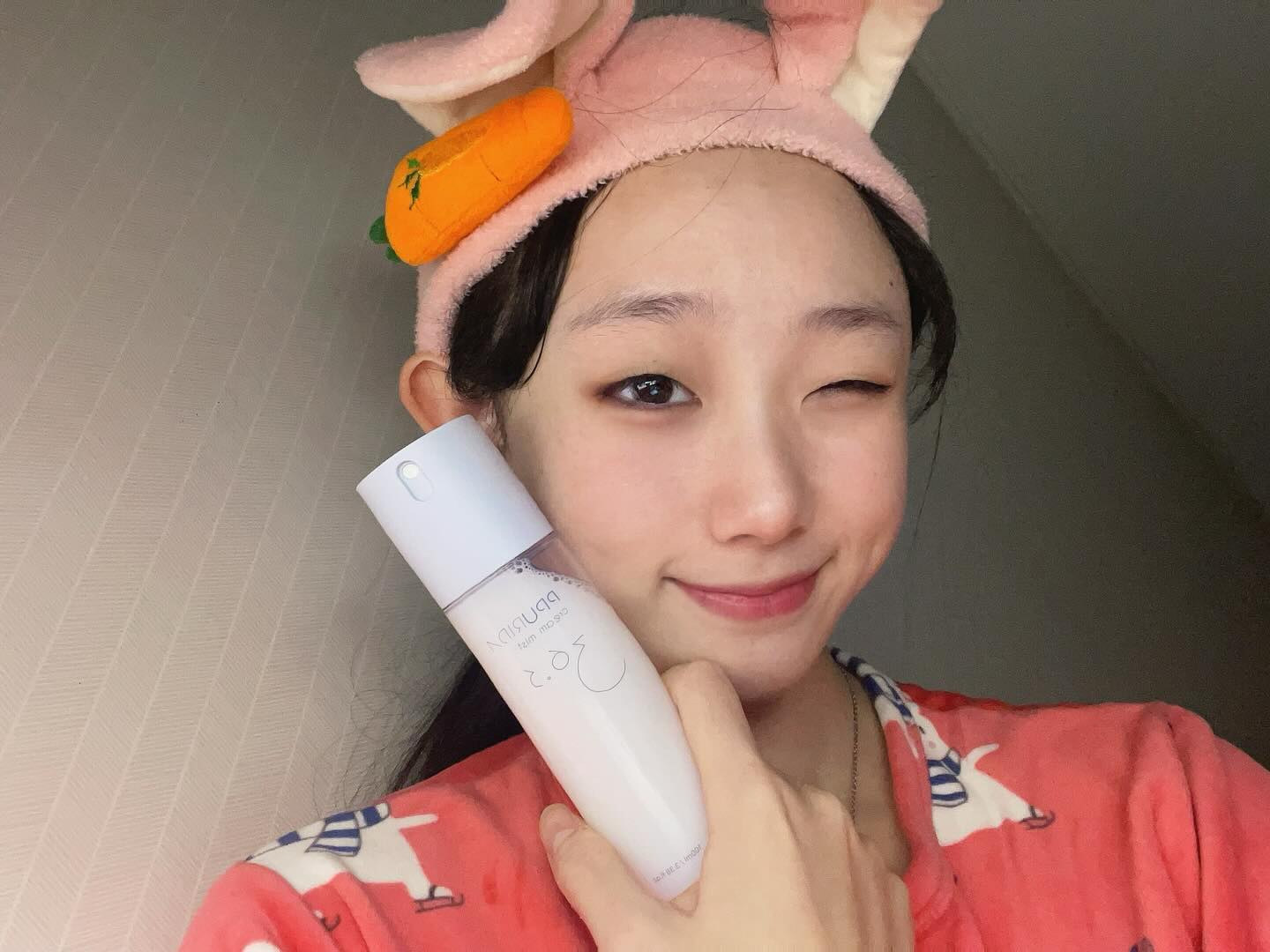 피부 촉촉함 더하기😍😚

36.5_sipuba 

[ 피부 관리가 너무 귀찮다? ]
—> No😭 그러다가 피부 망가져요

피부관리를 쉽게 빠르게 할 수 있는
< 씻뿌빠, 씻고 뿌리고 바르면 끝나는 스킨케어! >

세안 후 수건으로 얼굴을 닦고, ‘씻뿌빠 크림 미스트’를 얼굴에 뿌려주면 피부에 금방 스며들어 촉촉해져요😉
건조하다 싶을때도 한 번 뿌려주면 피부 보습 짱..
(+ 향도 보편적으로 누구나 사용할만한 깔끔한 향! )

⭐️누구나 간편하게 피부를 관리할 수 있는 바쁜 현대인을 위한 제품

⭐️이탈리아 브이라벨을 받은 제품
(환경 보호 동물 보호에 동참!)

⭐️대한피부과학연구소 인체적용 시험을 통해 원료 물질에 대한 저자극 인증!

⭐️36.5 씻뿌빠 제품 수익의 1%는 미혼모 가정과 함께합니다! (나만의 쉼이 아닌 우리의 쉼이 될 수 있도록 수익이 1% 기부!)

빠른 시간 내에 피부를 촉촉하게 만들어주어서
사용하기에 매우 편리했고, 스프레이가 전제척으로 골고루 분사가 잘 되어서 뿌릴때 여러번 뿌리지않아도 되는 점! 양도 아끼고 스킨케어도 하고~
(일석이조☺️)

#광고 #씻뿌빠 #뜰꽃 #삼육쩜오 
#씻뿌빠크림미스트 
#미스트 #간편한 #순간보습 #흔들지않아요 #속보습 #좋은성분 #이거하나로충분 #3분스킨케어

#fyp #instalike #lfl #fff #f4f #l4l #맞팔 #선팔 #첫줄반사 #フォロー #フォローバック #instadaily #beauty #selfie #ulzzang #skincare #sipuba