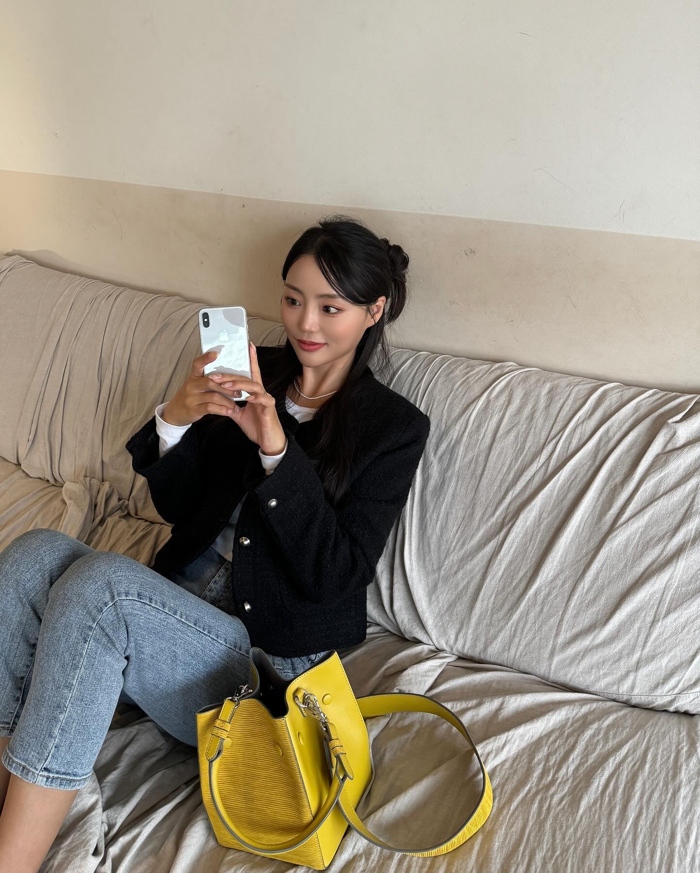 나는 노란색을 너어어무 좋아해••💛
#디토 공식 자사몰 신규 가입하면 5% 추가 할인도 해주고
#무신사 #ssfshop #w컨셉 에서 구매 가능하니까
나랑 같이 귀여운 컬러로 포인트 줄 사람 구함😶

_ditto_official #디토백 #DITTO 
#디토가방 #디자이너브랜드 #데일리백추천
#ootd#가방추천#트위드자켓#트위드자켓코디#겨울룩#겨울코디#봄코디#봄신상#오오티디#selfie#데이트룩