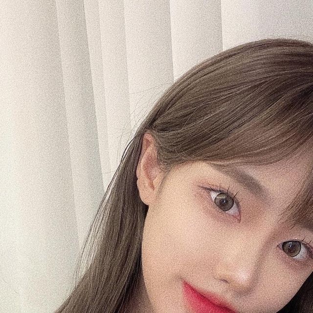 박산하 on Instagram: "#협찬 @klips_official 이미지 변신 완료 ~! 친구들도 깜빡 속은 클립스 통가발 수제가발이라서 모질 최고 ,, 기분전환하기에 너무 좋당 제품명은 헤이즐이고 신제