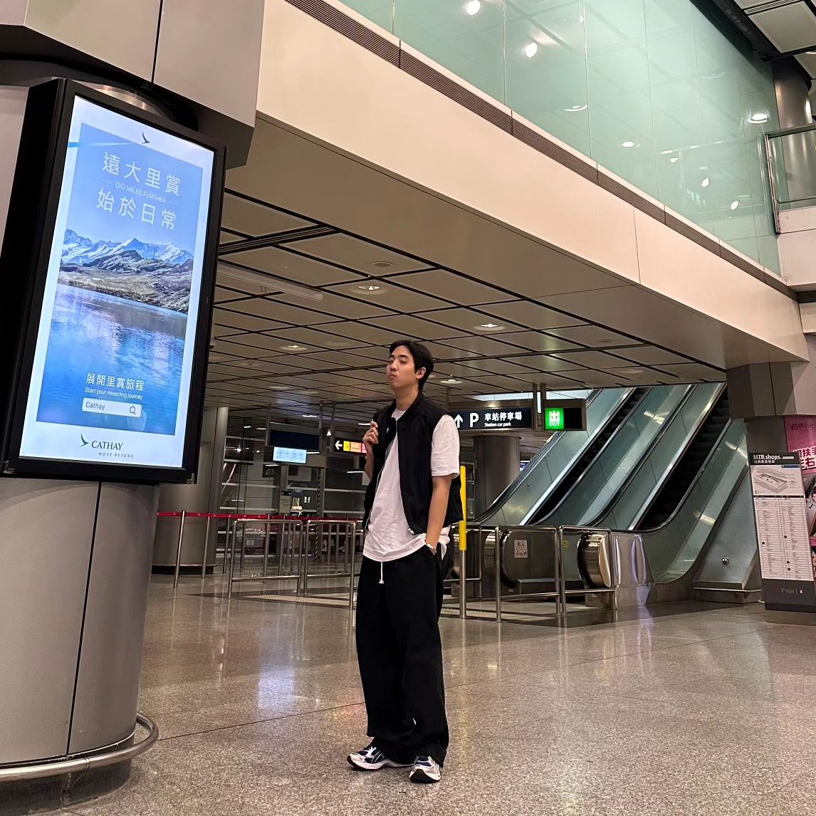 여행 또 필요해 🫠 
#🇭🇰 #tripselfie #fashionselfie