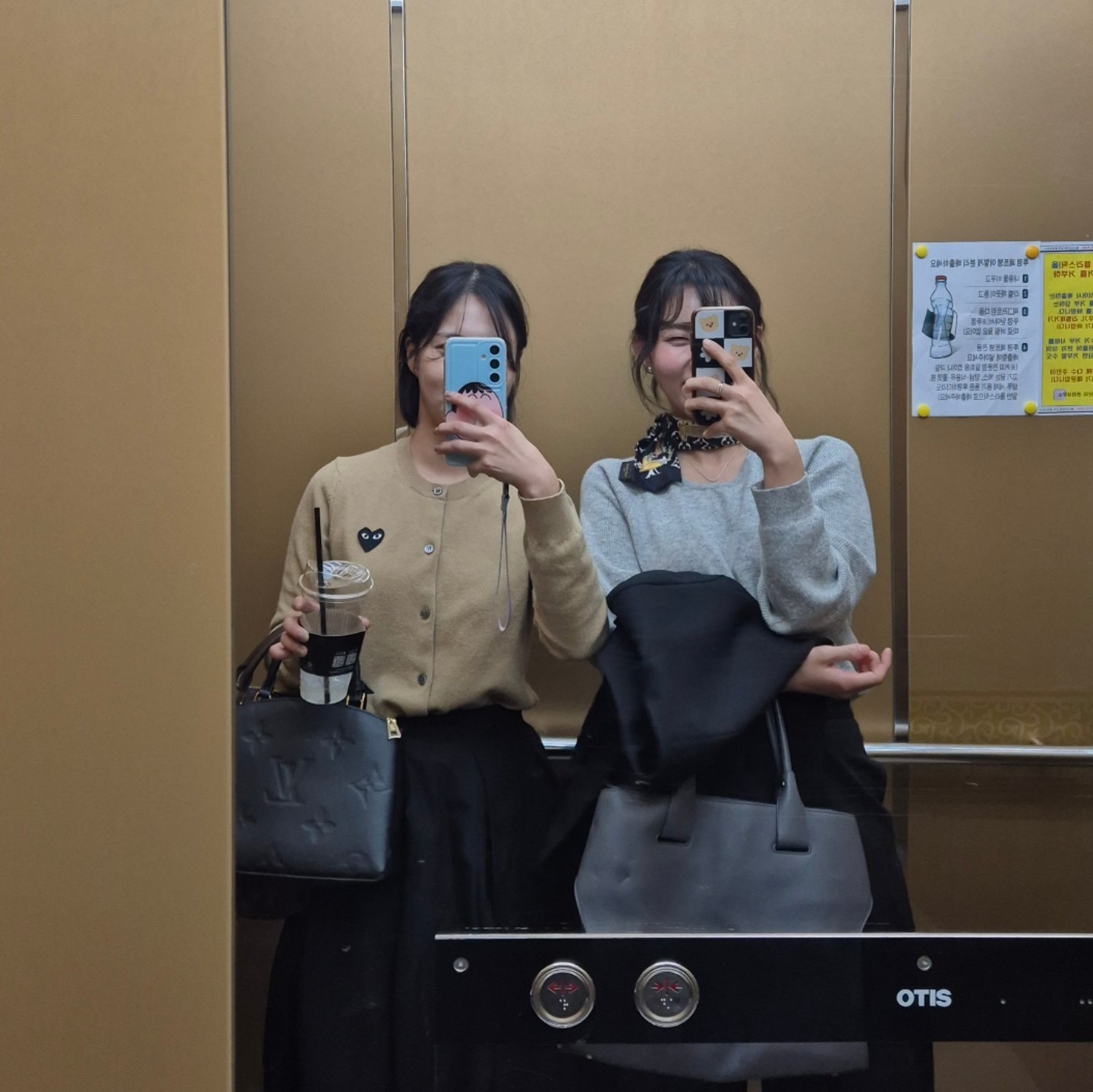 동생이랑 거울샷

사촌동생 결혼식 가서 오랜만에 고모, 고모부, 언니들 다 만나고 병권이오빠도 보고 꽃봉쌤도 만남♡

#세상은좁다 #착하게살자 #거울샷