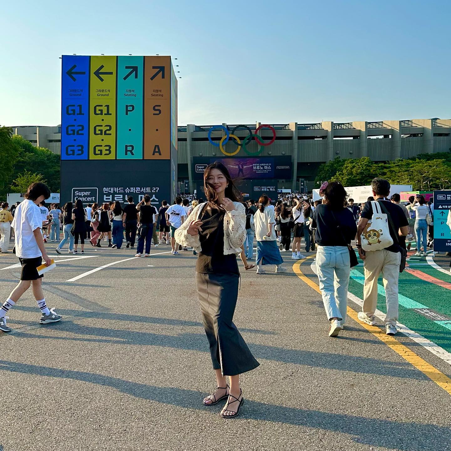 6월 18일에 갔는데 한달만의 포스팅✅😂🥲 살면서 언제 브루노 마스 노래를 라이브로 들어보리...🥹🥹🥹🥹

마스형 영접하게 해준 큐티프리티러블리 해온맘 hyunjji.b 💜❤️💙 그리고 피켓팅 양보해주신 유재히 감쟈함니다ㅠㅡㅠ😭😭

#소리꽥꽥#귀녹은하루#브루노마스