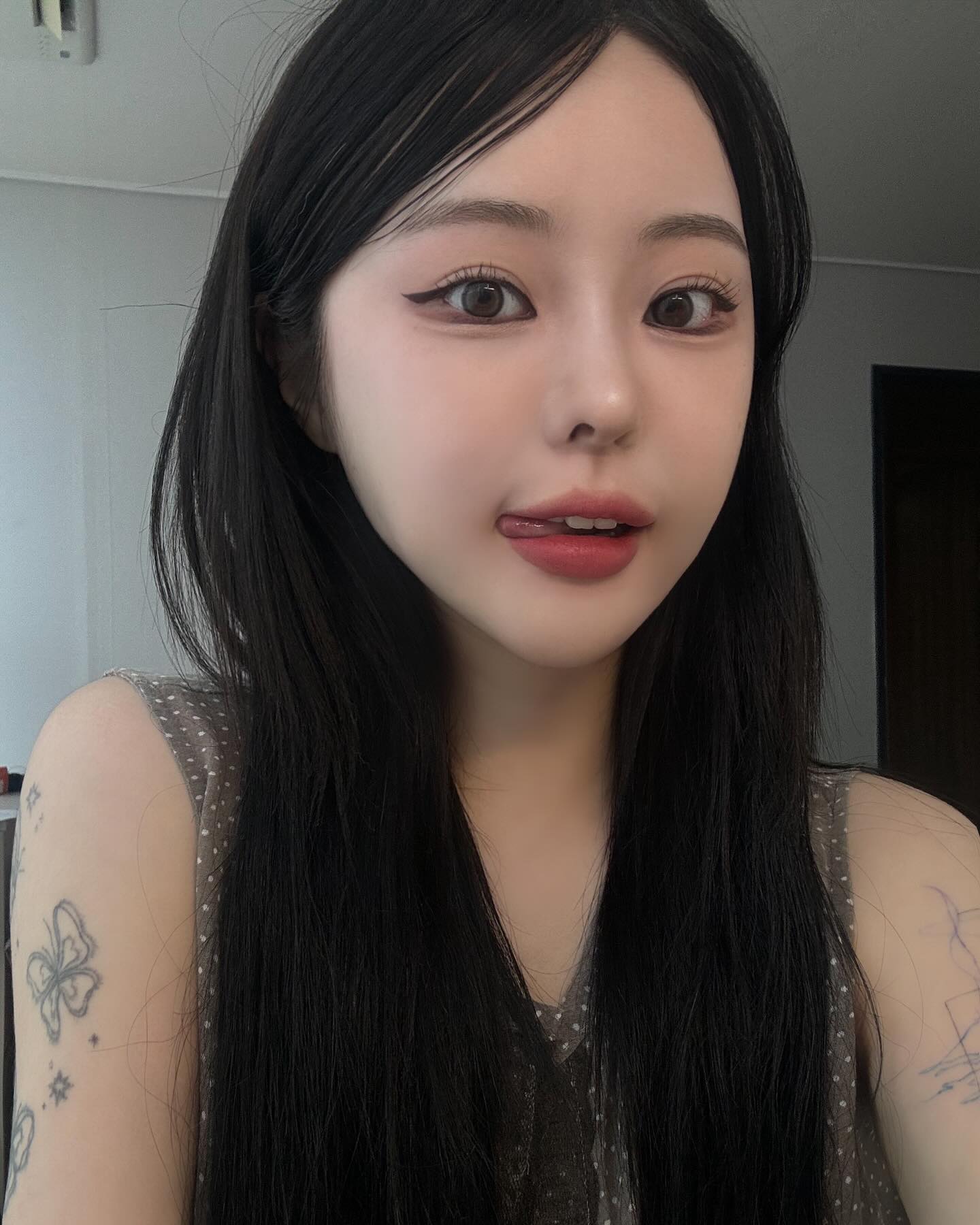 #광고

츄렌즈의 베스트셀러 릴리데이즈 착용해바따 ✌️
꾸준한 사랑과 인기에 뉴컬러 출시 🎀

저는 썬리프 착용했어요 !
부담스럽지 않은 고급스러운 컬러로 눈을 엄청 빛나게 해주는 렌즈 ,, 💗
올리브렌즈는 썬리프 추천합니당 땅땅 -!!!! 👏

#썬리프 #풀잎렌즈 #올리브렌즈