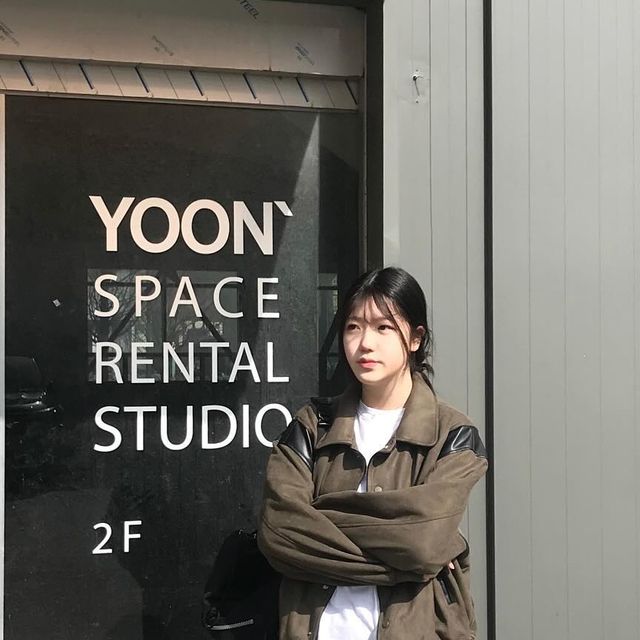  유진 on Instagram: "역시 아우터 맛집은 스탠다드에러 🫢🙌🏻

카키색 아우터는 처음인데,, 이거 왤케 예뻐요?0? (충격)
바시티랑 스웨이드 자켓 둘다 구매하고 싶으신 분들께 정말 정말 추천드려요!!!
전체적으로 깔끔한 디자인에 포인트가 되는 디테일로 다양한 스타일링이 가능하답니다 (๑•͈ᴗ•͈)

#스탠다드에러 #STANDARDERROR #남여공용자켓 #자켓 #데일리룩 #자켓추천 #간절기아우터 #jacket #パンツ #outer #스탠다드에러x텍토리 @standarderror_official"