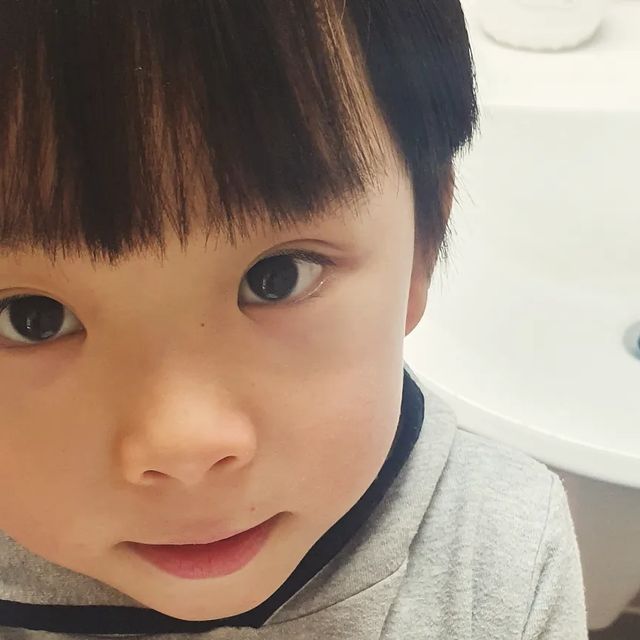 똔또맘 on Instagram: "#광고 오늘 똔또니는 아빠 회식에 따라갔다왔어요 ㅋㅋㅋㅋ 이래도 되는 건가 싶다가도 아빠도, 똔또니도, 회사에서도 괜찮다길래 ㅋㅋㅋㅋ 맘놓고 보냈지요😁😁😁 다