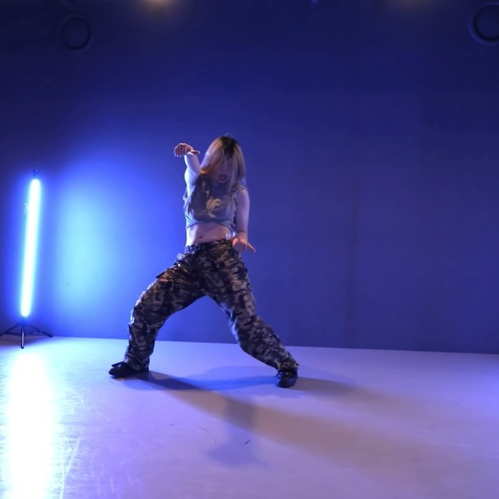 Body to body, cheek to cheek
-
핫하고 재밌는 쌤 수엄..♥️
아 너무 재밌어요 행복해요!!!😳♥️
-
#choreography youny0un 
#music #bigsean jheneaiko - Body Language 
#🎥 chae_seung_p  playtheurban 
-
#younchoreography #jheneaiko #bodylanguage #playtheurban #choreo #choreography