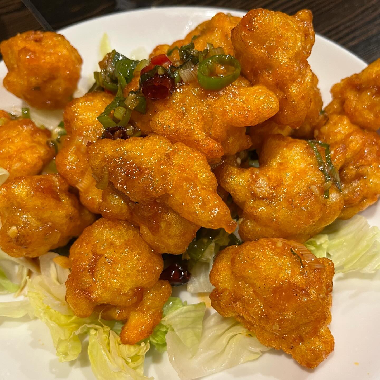 진정한 튀김맛집이다. 탕수육, 크림새우, 깐풍기, 유린기 전부 잘한다. 심지어 짜장, 볶음밥도 잘함. 시킨 메뉴중에 실망스러운 게 하나도 없었음. 가격도 방배동치고 착한편. 

🏠 #희객 
깐풍기 26000원
망고크림새우 32000원
짜장면 8000원

#노또인증 ⭐️⭐️⭐️⭐️⭐️

#방배동맛집 #방배역맛집 #방배맛집추천 #방배동중국집 #방배역맛집추천 #방배동맛집추천 #먹스타맞팔좋아요 #먹팔맞팔해요