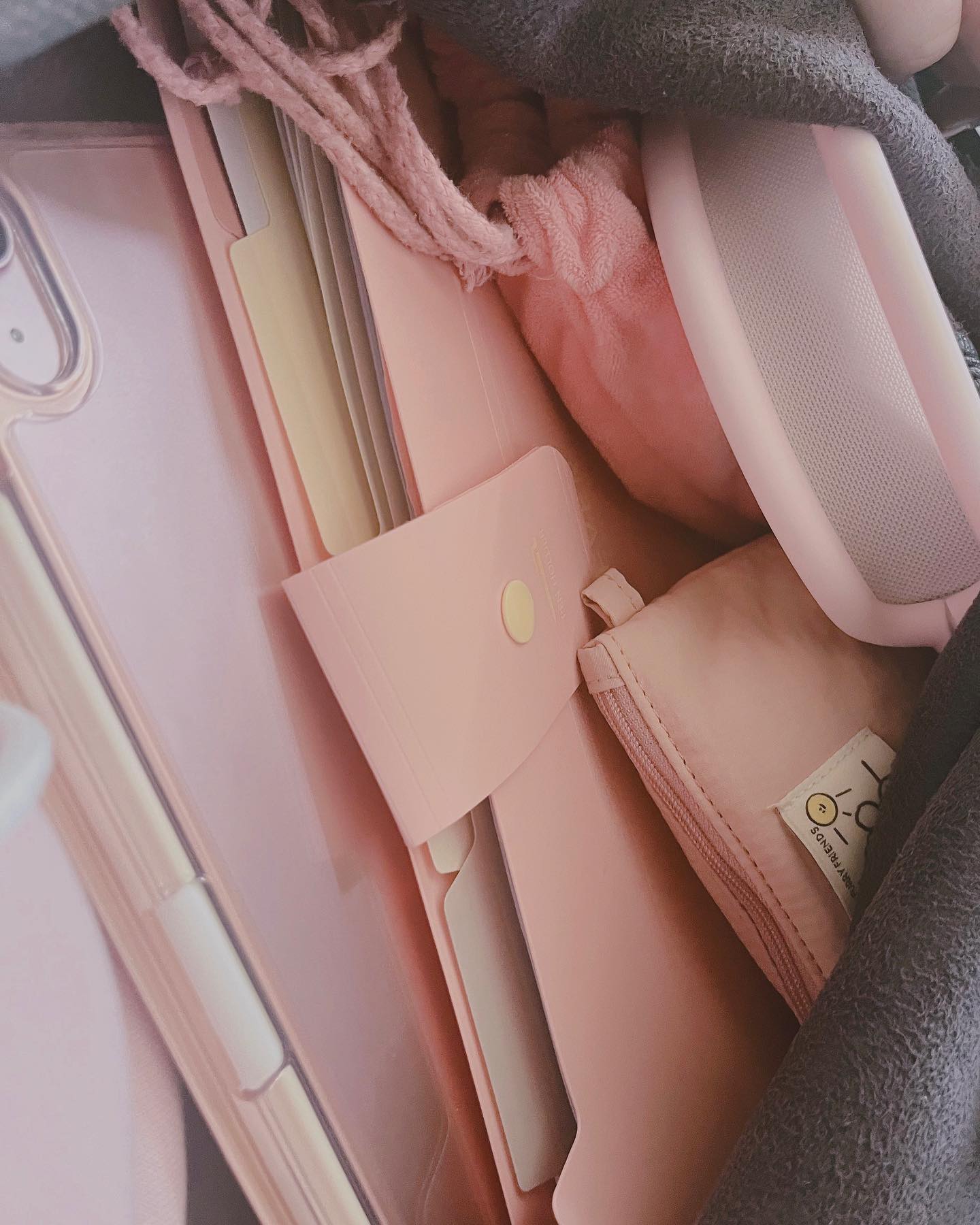 🩰𝓌𝒽𝒶𝓉'𝓈 𝒾𝓃 𝓂𝓎 𝒷𝒶𝑔🩰.
.
.
#핑크 #pink 🩷