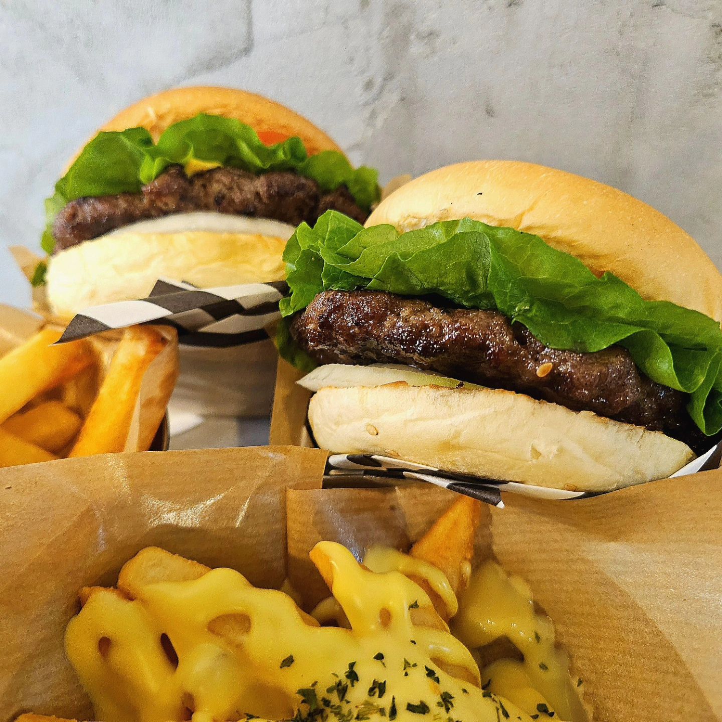 𝘽𝙐𝙍𝙂𝙐𝙍 𝙎𝙎𝙃𝙊𝙒 🍔
⠀
❣️ 버거쑈
🏠 서울특별시 성동구 마조로 35 서전빌딩 101호 (행당동)
▪️ 영업시간 10:40 ~ 22:30
▪️ 라스트오더 22:00
⠀
#버거쑈 #왕십리맛집 #한양대맛집 #행당동맛집 #왕십리햄버거 #한양대햄버거 #행당동햄버거 #왕십리수제버거 #한양대수제버거 #행당동수제버거 #협찬 #먹팔