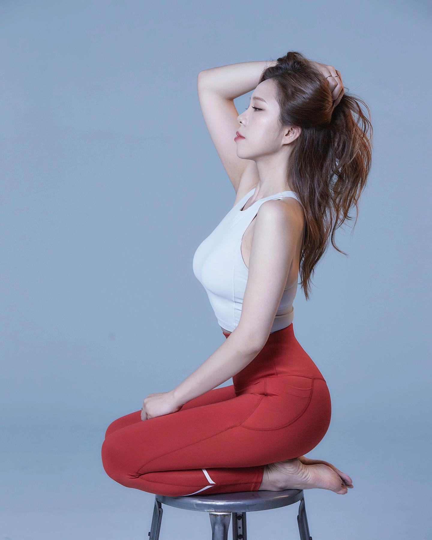 사라지지마 내 근육들아,,,,✨✨

근육 바지끄댕이 잡고 늘어지는듕🫠
걷는것도 불편한데 빨리 웨이트 하고싶고요
운동 다시 시작하면 파워 몸짱 될것 같그요🤭
다르건 안챙겨도 단백질은 잘챙겨묵기✨
#헬뷰 올인원 멀티쉐이크 단단지 완벽하그여
비타민 엽산 철분 칼슘 아연 까지 안든게 없는
찐 멀티쉐이크!! 최애는 마카다미아맛😋

#바디프로필 #운동하는여자 #단백질 #단백질쉐이크 #프로틴쉐이크 #식단 #단백질보충제 #단백질쉐이크추천 #운동하는남자 #헬스타그램 #근손실방지 #일상 #식단공유 #정보공유