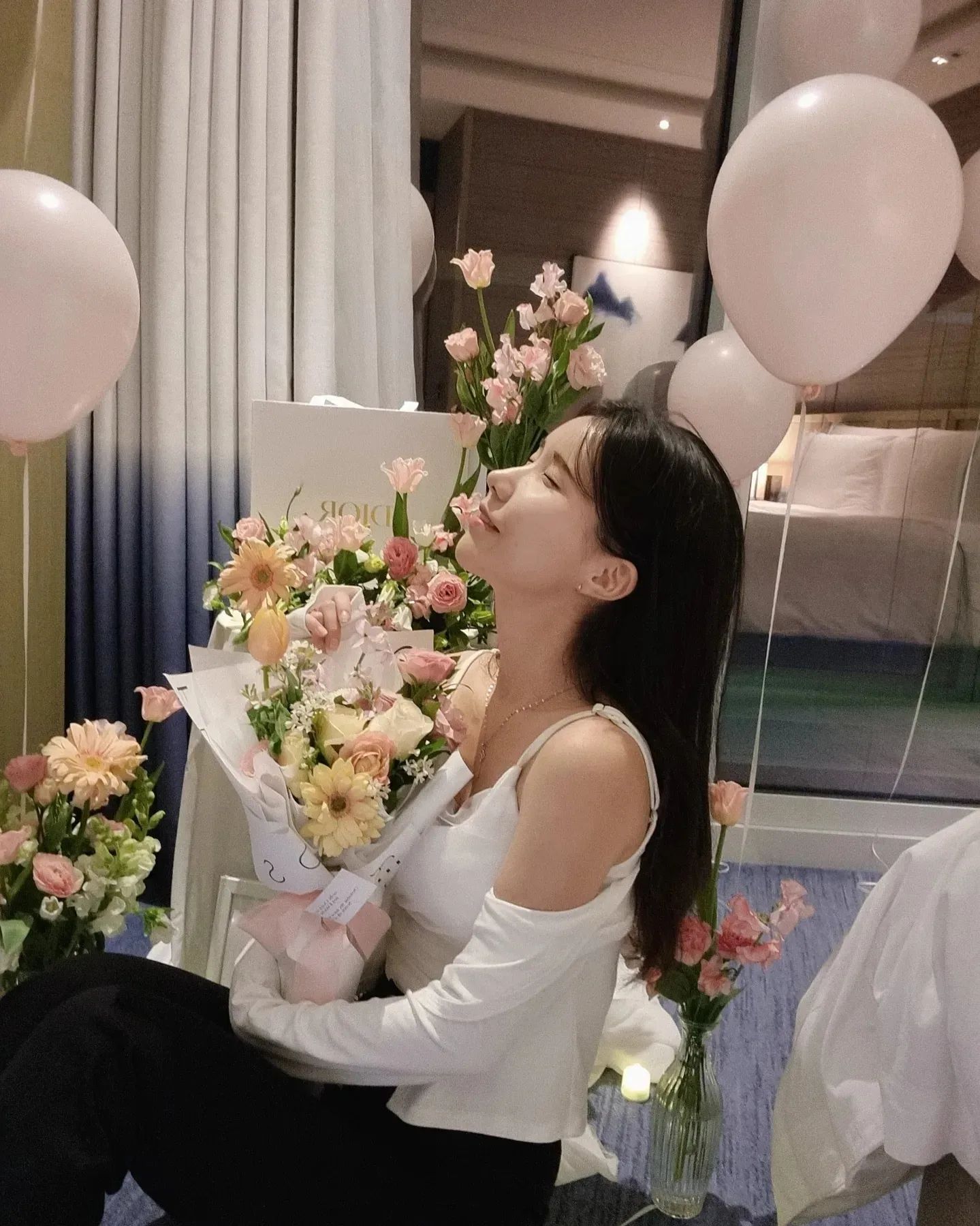 💐🩷
.
.
#좋은날 #바쁘다바빠현대사회 #생일주간 #나스타그램 #시그니엘부산 #해운대시그니엘 #시그니엘라운지 #たんじょうび #dior #소통 #ootd #시그니엘프로포즈