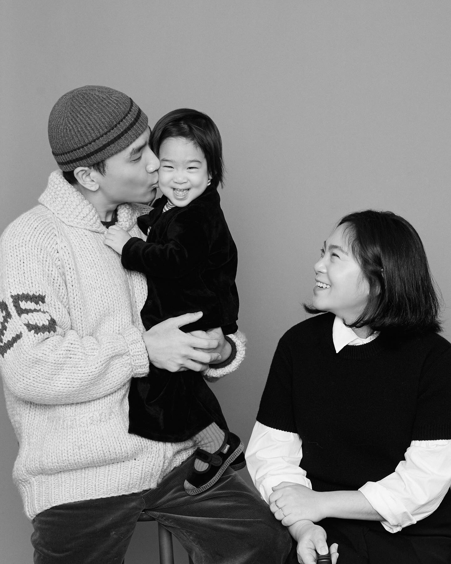 #adieu2023

지유야, 엄마 뱃속에 있을때 왔던 곳인데 나와서 찍으니까 더 좋지? 

겪어보지 못한 세상의 다양한 것들을 2024년, 내년에도 아빠 엄마와 함께하자🖤
-
#앵구앵순앵두 #그레이모먼트 #부산가족사진