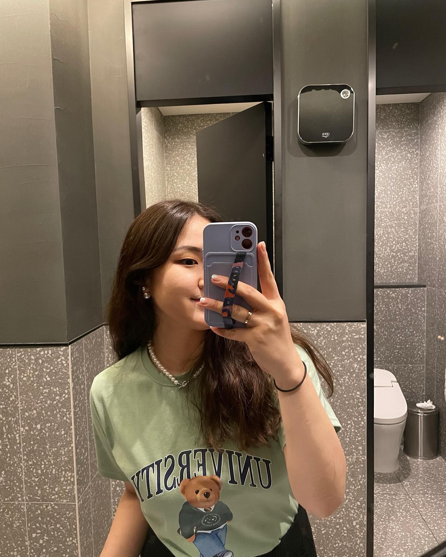 일하러 💚 

-
#머큐어앰배서더홍대 #티엔미미 #호캉스 #서울호캉스 #호텔디자인
