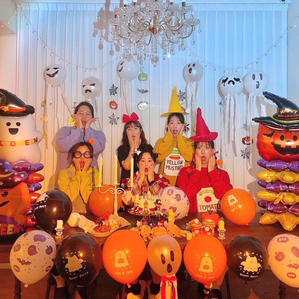 🎃
1. 우리끼리 즐기는 두번째 할로윈파티
2. 단체거울샷
3. 단장중인 머스타드와 신난케찹
4. 머리만져주는 세친구들과 기쁜케찹(기쁜거맞음)
5. 혈자리 지압하는 케찹
6. 오렌지주스엔 오렌지 농축과즙 20%, 내 셀카엔 내 얼굴20%
7. 마이크둘 생목하나 관객하나 촬영하나
8. 뻗은 마이크둘
9. 만족스러운 파티룸과 인증샷
10. 내 피규어들. 그리고 친구들아 소품배치 기깔나게 잘했다야
-
올해도 함께 파티하고 놀아줘서 고맙고 내년에 뭐할지 고민하자 아 벌써부터 기대되네증말