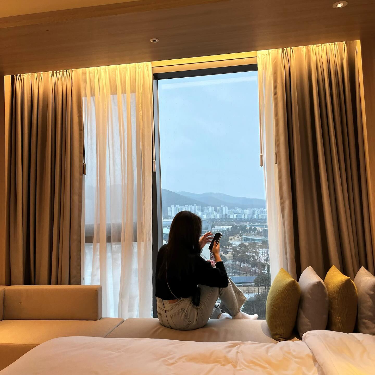 이제 밤새 수다떠는 건 무리야.. 오늘 새벽 한 시 축구도 😵‍💫