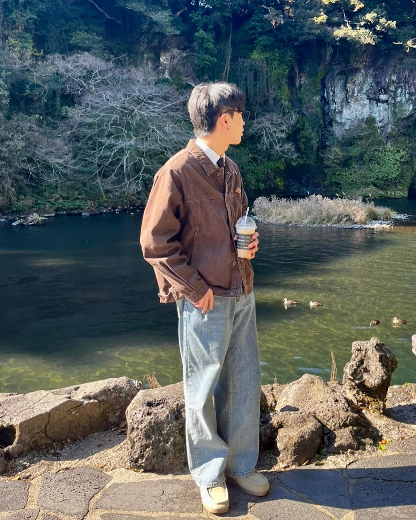 제주 2일차 ✈️ / 피드 올리는게 많이 늦어졌다…😅

Jacket : wonderplace_kr 
Shirt : musinsa_standard 
Pants : reflyperky 
Shoes : gu_official 

#트러커자켓 #갈색트러커 #흰셔츠 #흰셔츠코디 #벨티드슬랙스 #와이드슬랙스 #그레이와이드슬랙스코디 #더비슈즈 #더비슈즈코디 #넥타이 #검은뿔테 #03년생 #패션계정 #패션계정맞팔 #패션그램 #좋반 #좋아요반사 #좋반테러 #좋아요반사테러 #팔로우환영👍 #팔로우반사 #팔로우해요̆̈ #천지연폭포