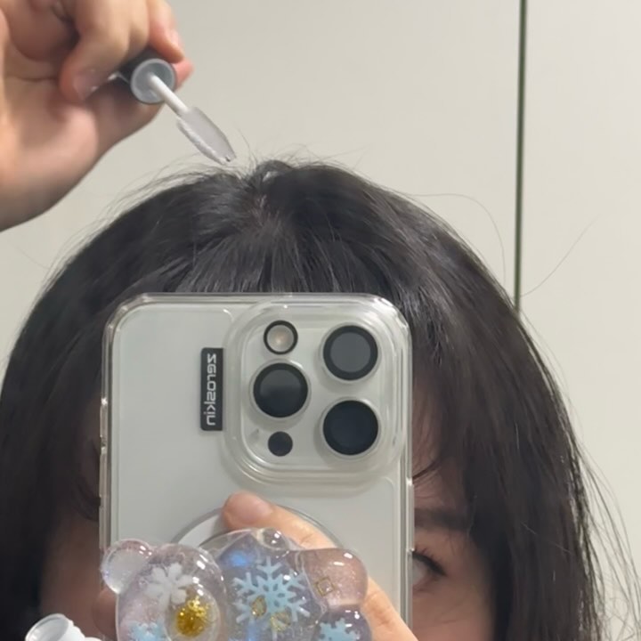 #협찬
.
잔머리 가득한 사람 모여라!!!
3초 잔머리커버로 유명한 차홍 픽스 디테일 헤어 마스카라!
.
똥손인데도 사용하기에 너무 쉬웠고, 떡짐없이 예쁘게 스타일링 되니까 자꾸 손이 가더라구요! 요즘 잔머리도 너무 많아서 거슬렸는데 한번 슥 하면 24시간 지속력!!! 3초만에 셋팅 되기 때문에 아주 만족스러웠어요!! 디테일하게 사용가능하니까 들고다니면서 사용하게 되더라구요!! 
.
https://chahong.com/product/detail.html?product_no=327&cate_no=244&display_group=1
.
#차홍 #차홍헤어마스카라 #잔머리마스카라 #차홍신제품 #아이돌잔머리커버 #피부저자극 #두피저자극 #잔머리케어 #3초셋팅 #24시간지속력 
chahong.official
