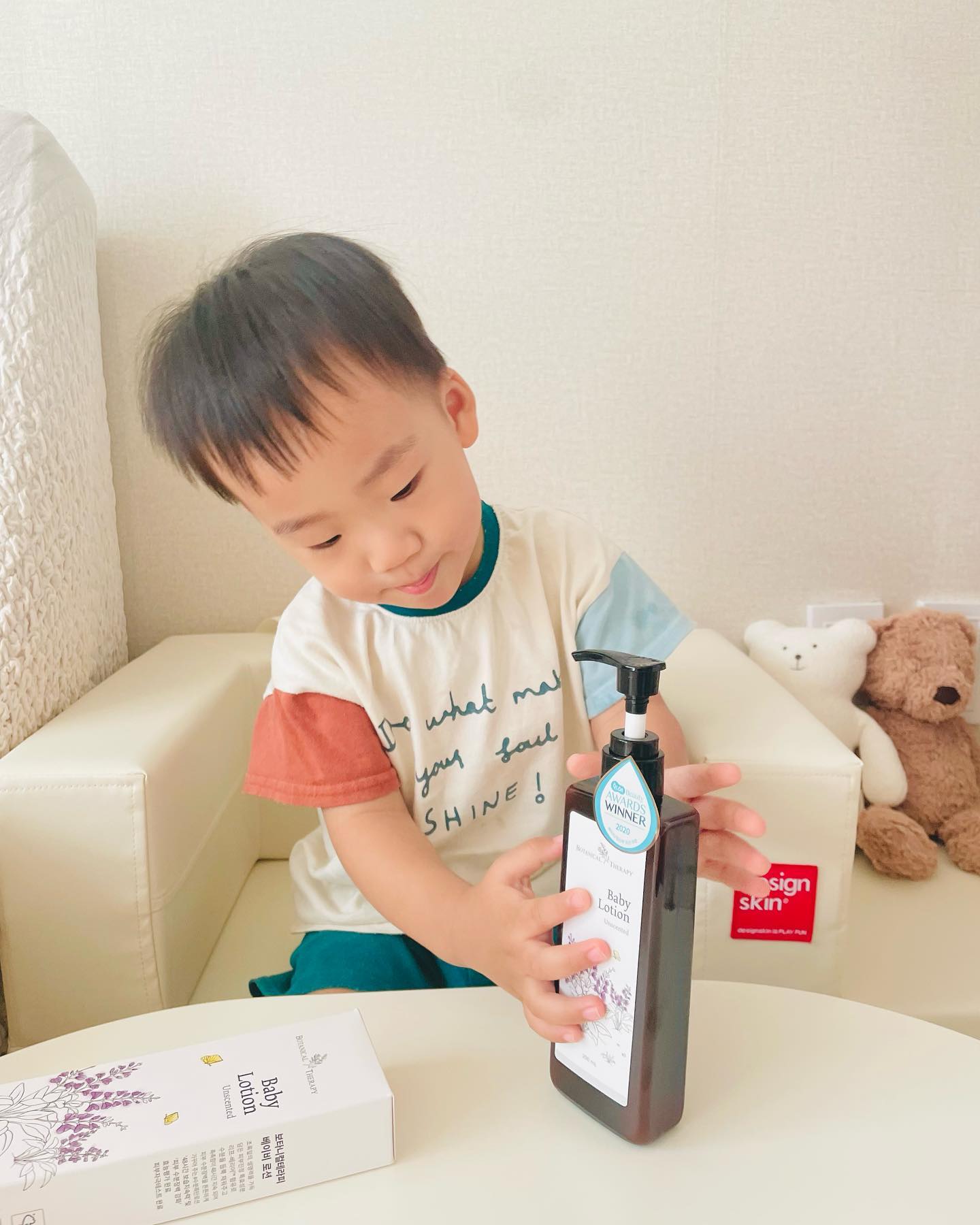 #제품제공 #협찬

모모래빗 미션완료 선물로 도착한
보타니컬테라피 로션🧴

워터리 제형으로 가볍게 발리지만 
촉촉하게 흡수되서 사계절 모두 사용하기 좋을 것 같아요💛

보타니컬테라피는 
신생아도 안심하고 사용할 수 있는 
무향 로션이랍니다.ᐟ

#모모래빗미션완료 #모모래빗 #보타니컬테라피 
#아기로션 #베이비로션

🔖ᵀʰᵃⁿᵏˢ ᵗᵒ whittlestore_official