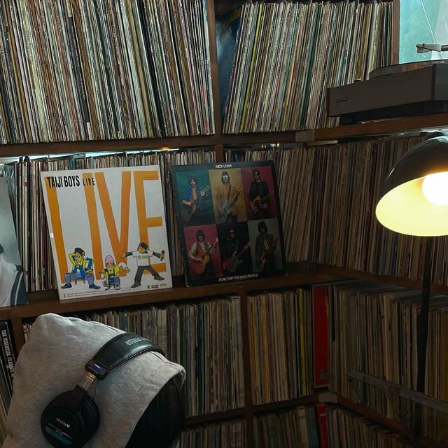  현우 on Instagram: "LP💿🍽️

⠀⠀⠀ 

⠀⠀⠀ 

⠀⠀⠀ 

#후드조끼 #후드조끼코디 #후드베스트 #lp카페 #캐트릿패션 #캐트릿코디 #캐트릿룩코디 #미하라야스히로블레이키 #미니멀룩패션 #미니멀패션코디 #미니멀코디룩 #스트릿코디추천 #스트릿패션맛집 #스트릿코디룩 #스트릿오오티디 #오오티디데일리룩 #오늘의오오티디 #오오티디맛집 #오오티디록 #봄코디룩추천 #봄코디그램 #봄코디남자 #07패션 #패션계정맞팔 #남자패션스타그램 #남자패션블로그 #남자코디록 #남자패션코디추천 #패션데일리룩 #힙혜오피셜"