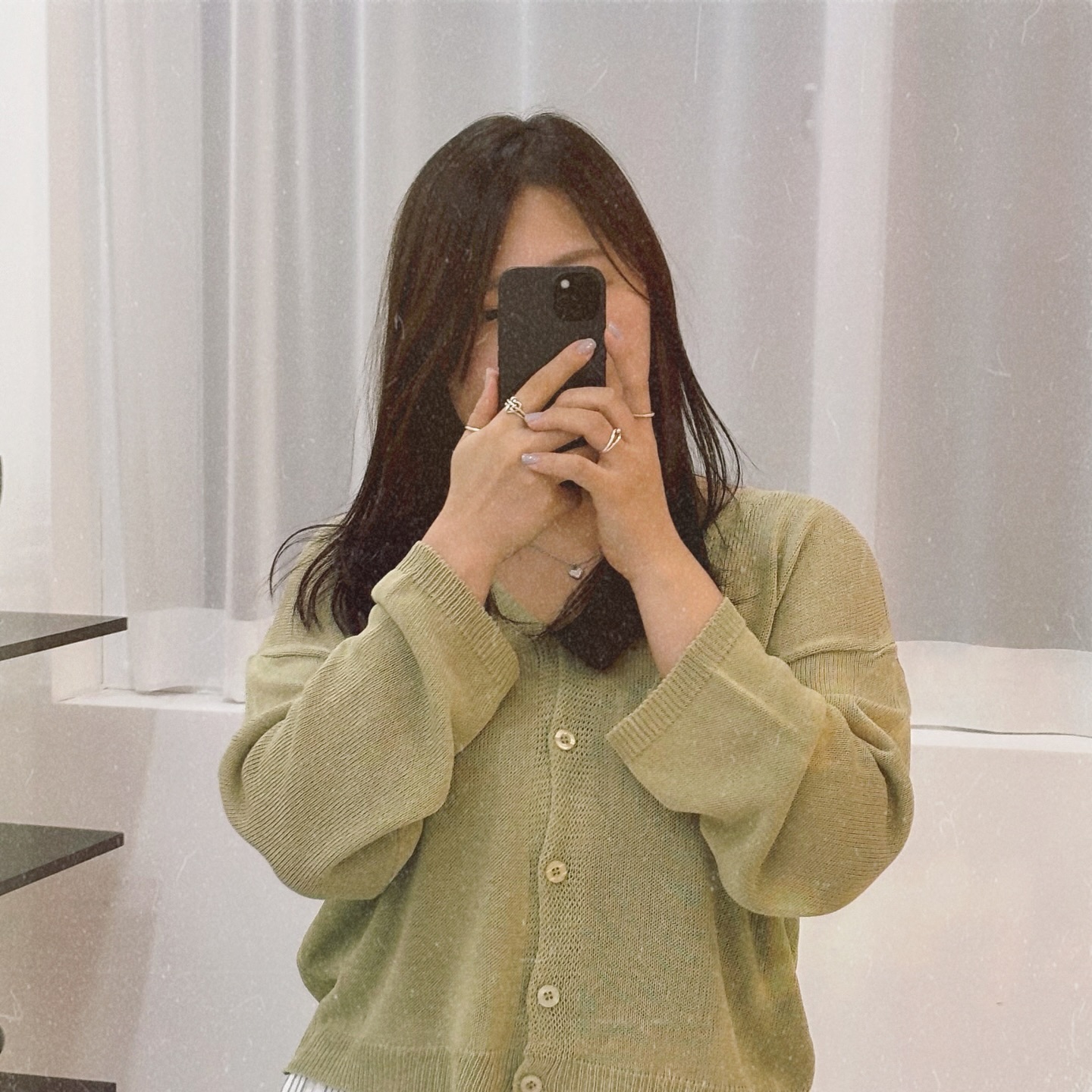 나 연두색 민트색 초록입은 사진이 왜케 많...아..?