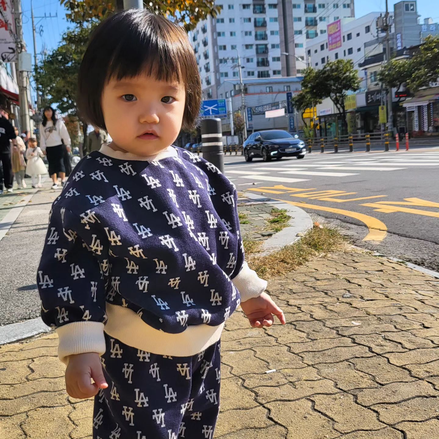 엄마 아빠랑 새옷입고 나들이🥰

#의류협찬 #루원시티 #인천 #15개월아기 #범띠아기 #호랑이띠아기 #22년생아기 #인천아동복 #데일리