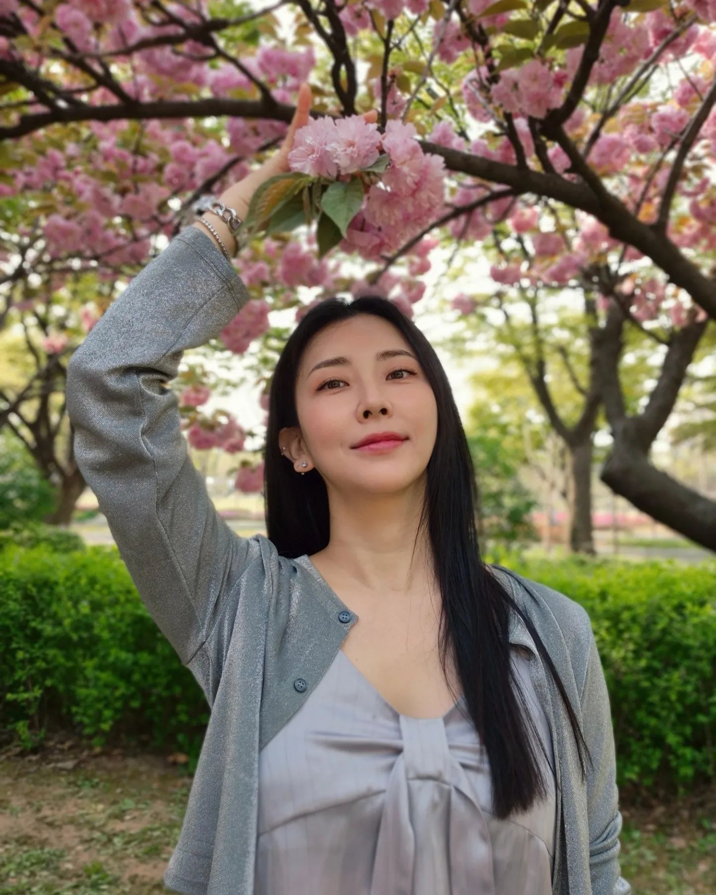 꽃구경의 마무리는 고기가 진리예요
아시겠어요?

30도에 불판 앞 못참고 뛰쳐나간건 비밀;

#꽃구경 #겹벚꽃 #보라매공원 #🌸