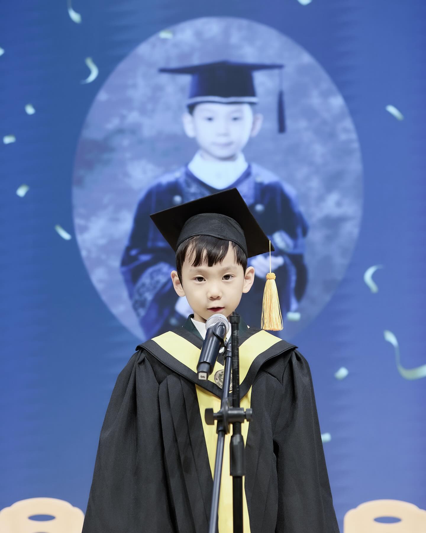 유치원 졸업🎓과 초등학교입학💚
다시는 볼수없는 원복입은 모습 너무 그리울듯😭
애미 걱정과 달리 학교도 씩씩하게 즐겁게 가주어 감사해🥰
엄마가 해줄수 있는건 기도뿐🙏🏻
믿음안에 단단한 아이로 성장하길.. 늘 응원해💛
#유치원졸업#초등학교입학#기도하고축복해#감사