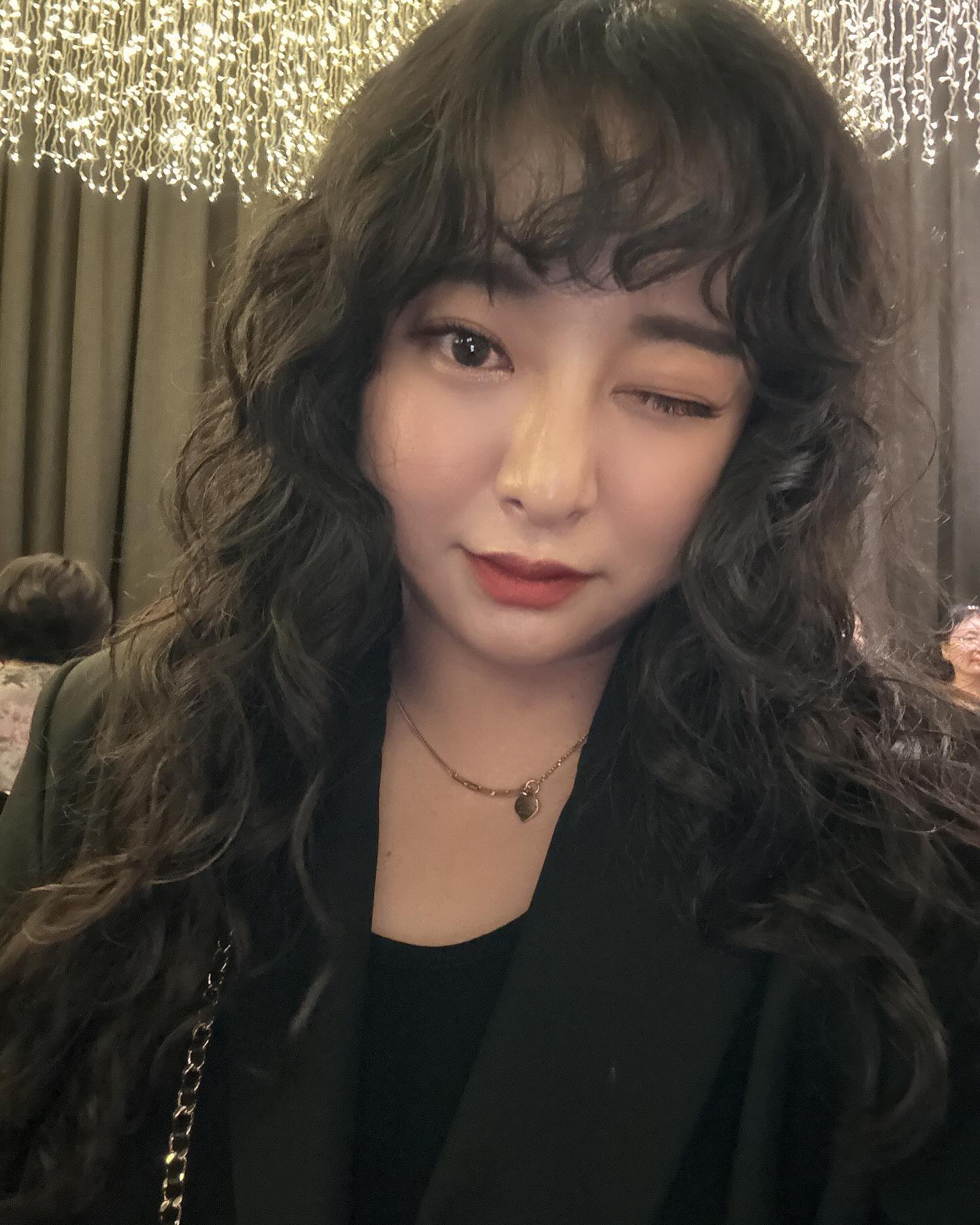 쉴틈 없이 일하고 시원하게 쉬는 이런 나 어떤데 ? _ 🩵 (ง'̀-'́)ง